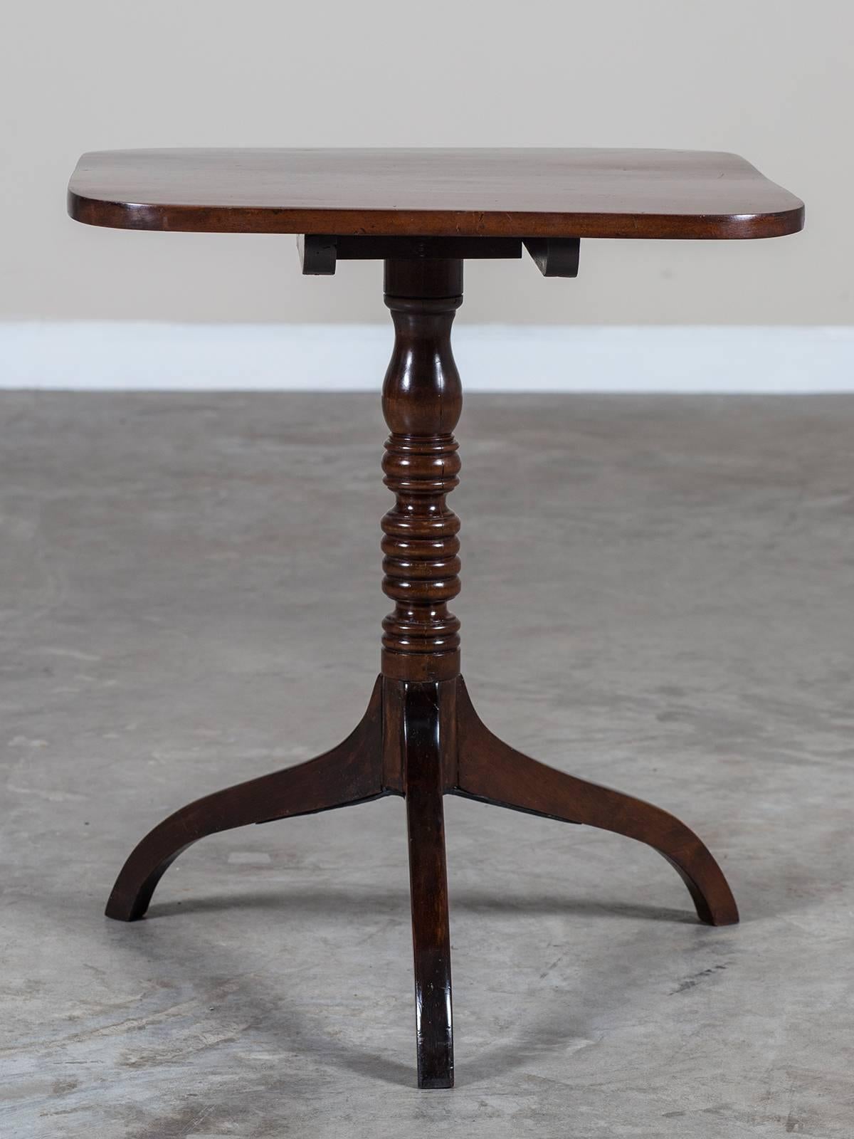 Antique English George III Mahogany Tilt-Top Table, circa 1800 1