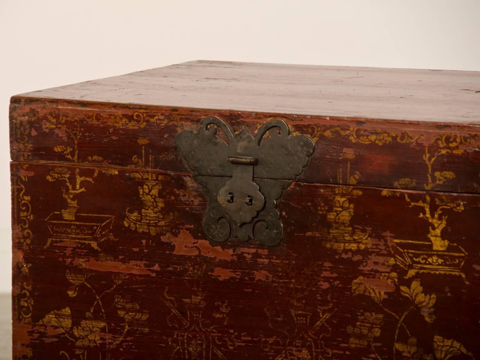 Qing Red Lacquer Antique Chinese Trunk Kuang Hsu Period, circa 1875 For Sale