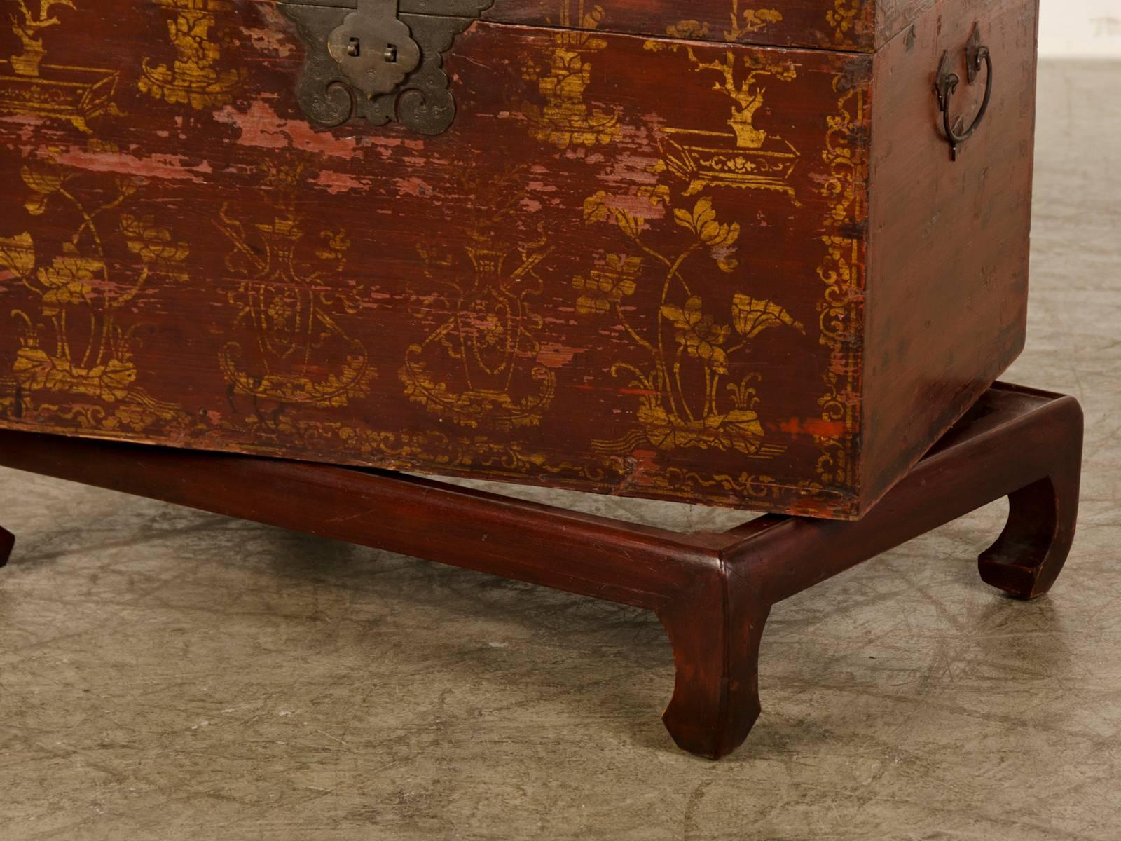 Gilt Red Lacquer Antique Chinese Trunk Kuang Hsu Period, circa 1875 For Sale