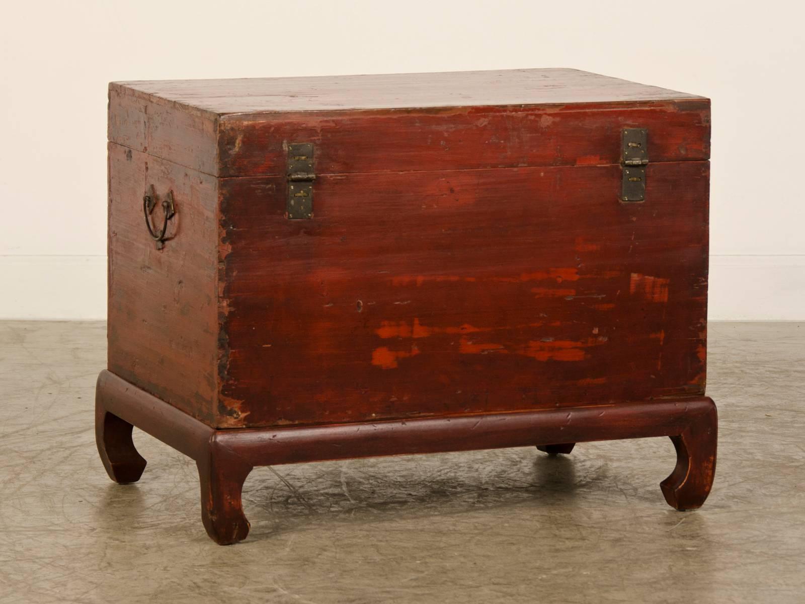 Wood Red Lacquer Antique Chinese Trunk Kuang Hsu Period, circa 1875 For Sale
