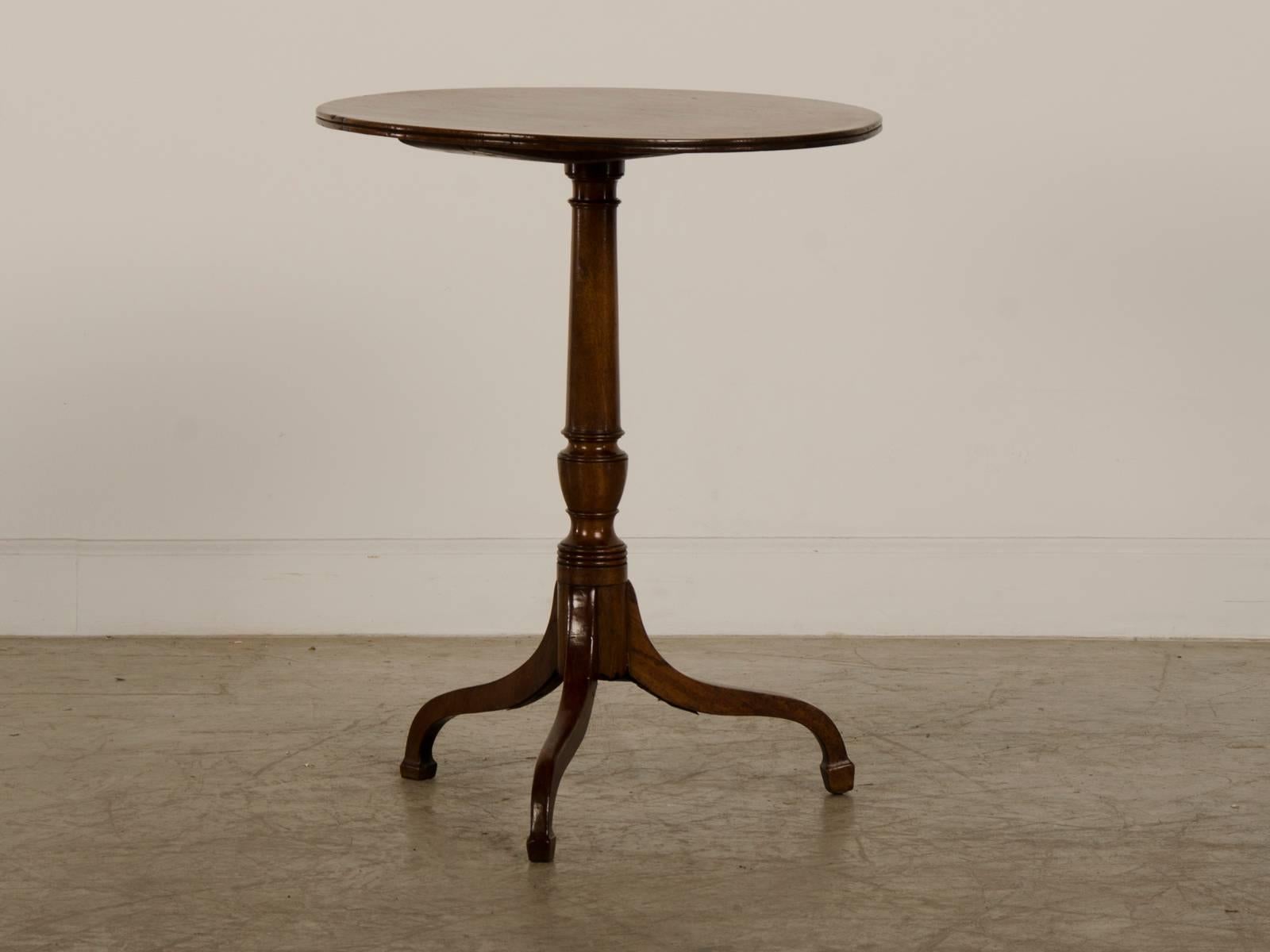 Early 19th Century Antique English Regency Sheraton Style Mahogany Table, circa 1820