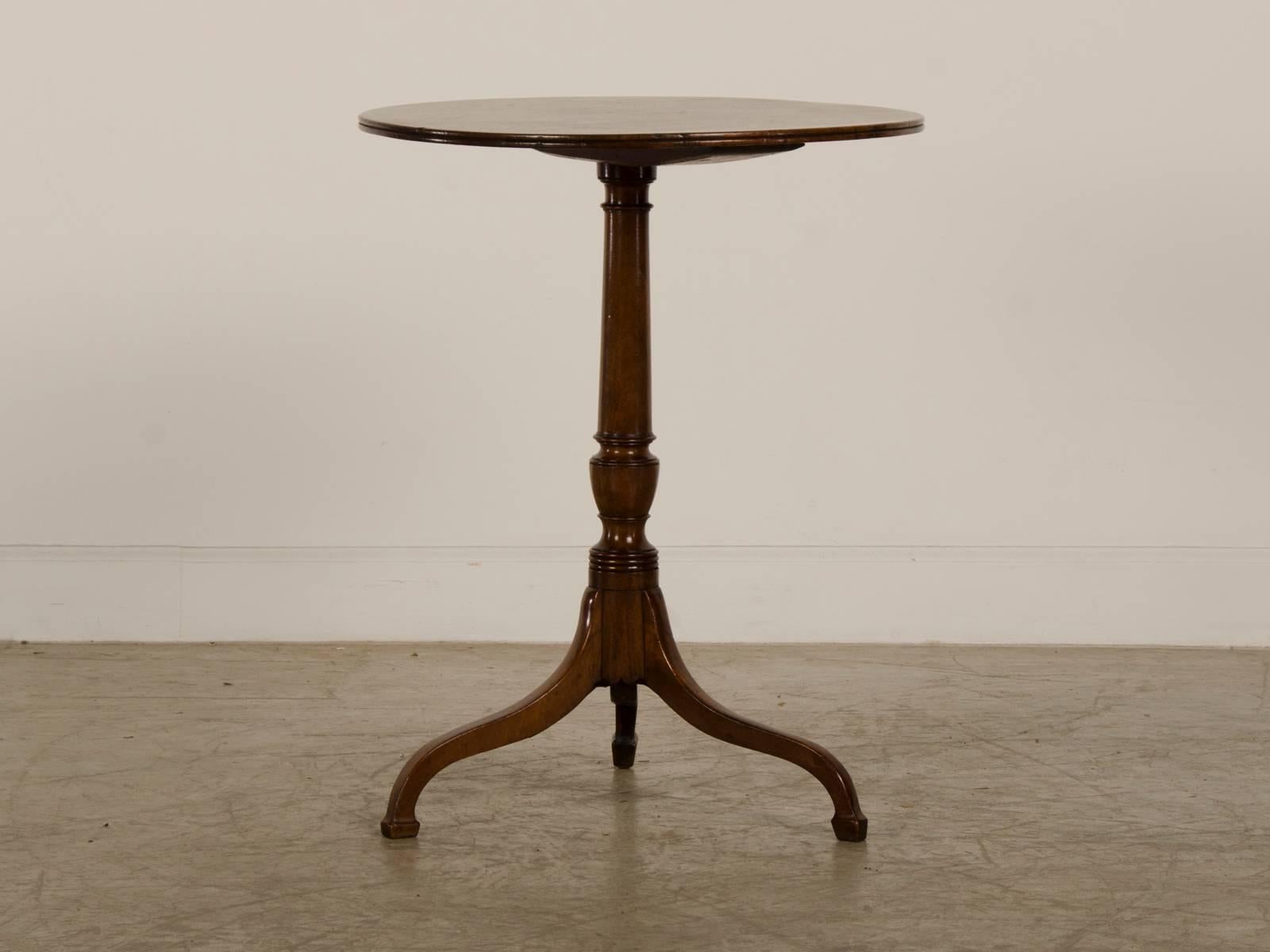 Be the first to see our new selections direct from 1stdibs! Please click on follow below.

A splendid antique English Regency period Sheraton style mahogany side table with a single board top from England, circa 1820. This supremely elegant table