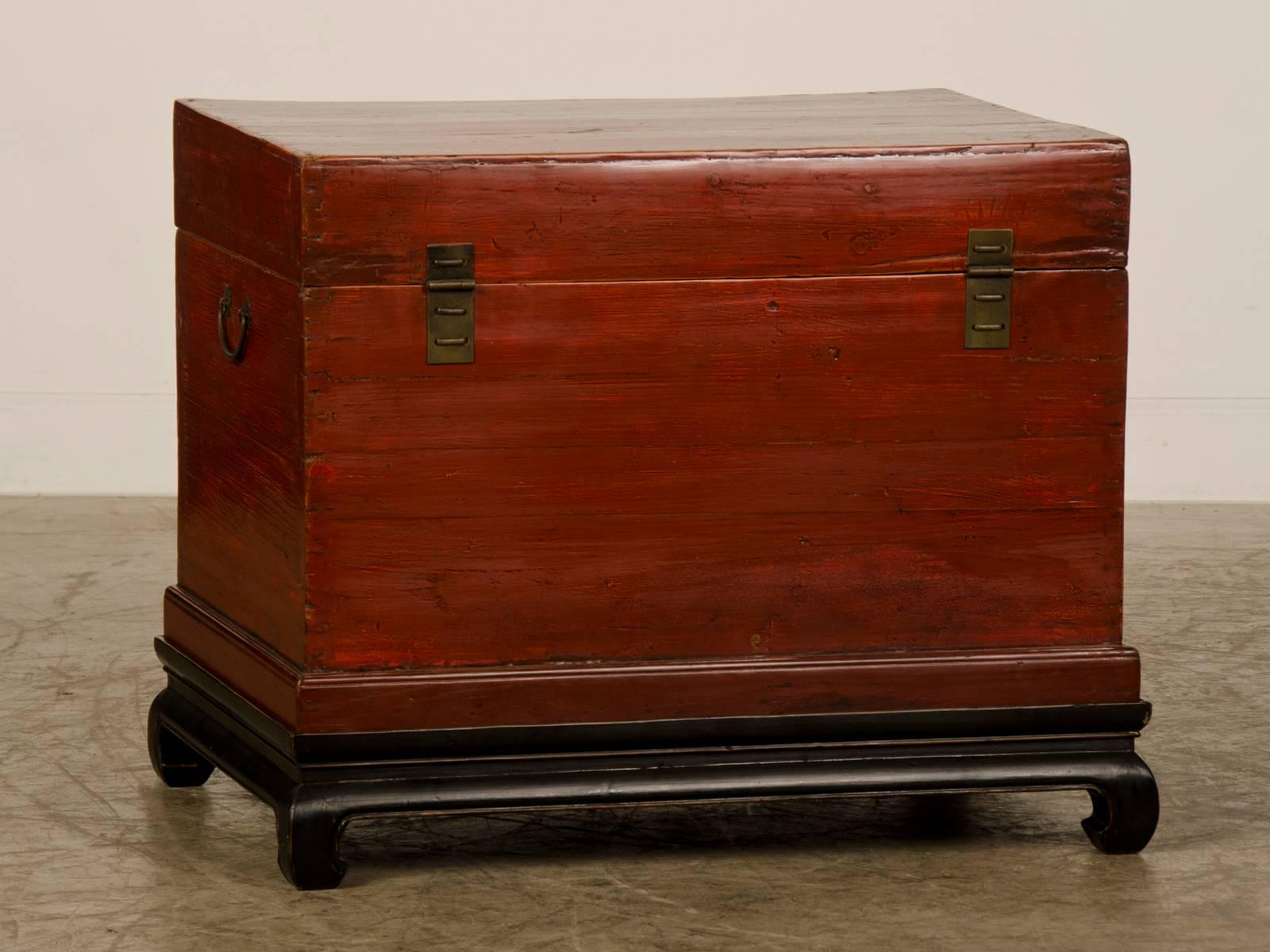 Red Lacquer Antique Chinese Trunk Kuang Hsu Period China, circa 1875 1