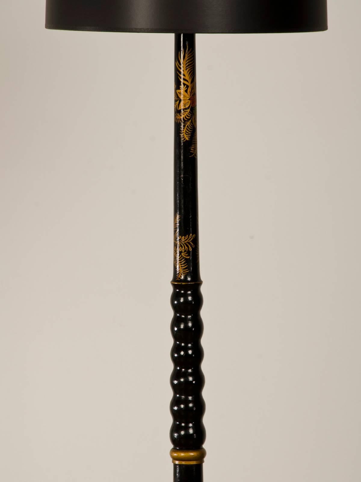 Antique English Chinoiserie Lacquered Floor Lamp Edwardian England, circa 1910 In Excellent Condition In Houston, TX