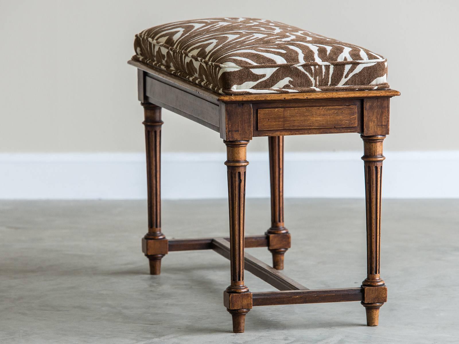 Louis XVI Style Antique French Walnut Bench, circa 1890 In Excellent Condition In Houston, TX