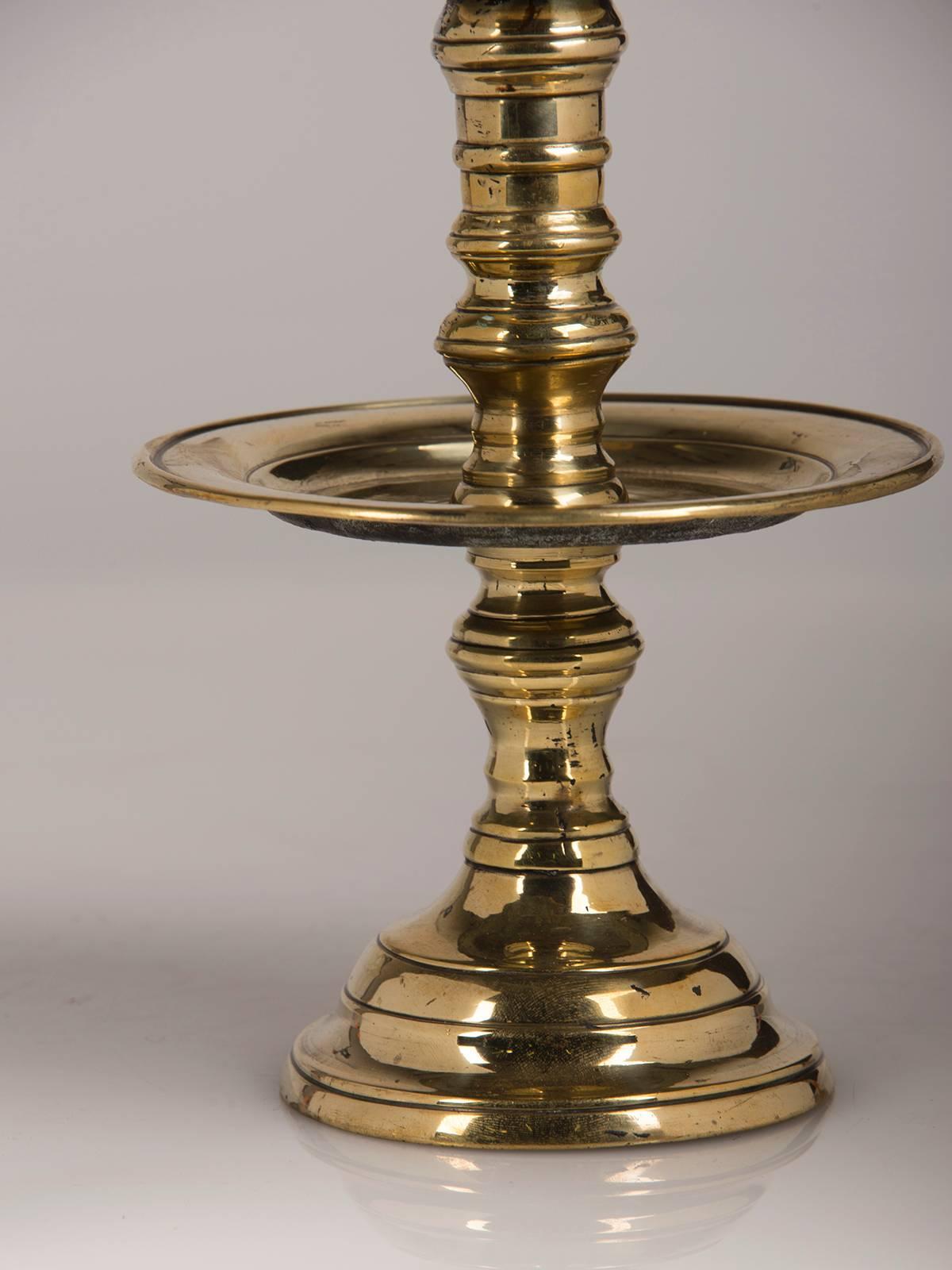 Pair of Antique English George II Period Brass Candlesticks, circa 1740 For Sale 1