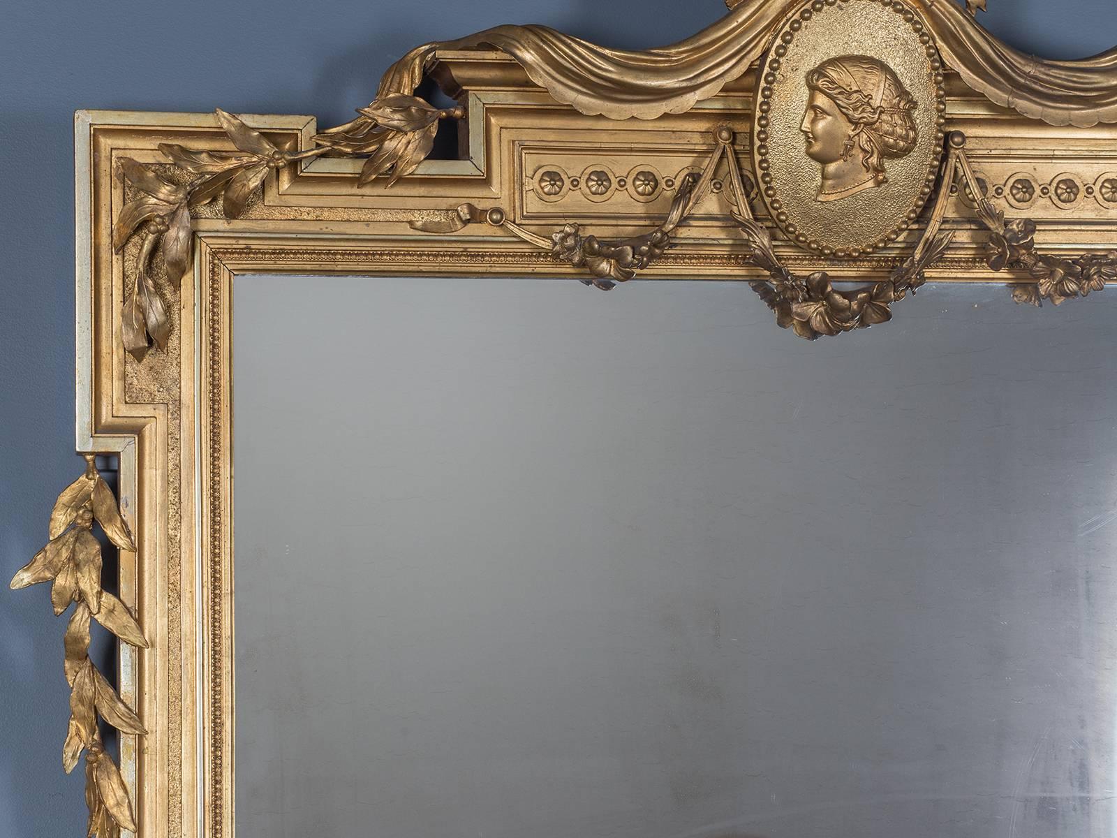 This rare antique Italian horizontal mirror circa 1850 has an elaborate carved giltwood frame featuring a portrait medallion of an aristocratic lady in the centre framing the mirror glass. The fine carving and moulded elements seen here are a