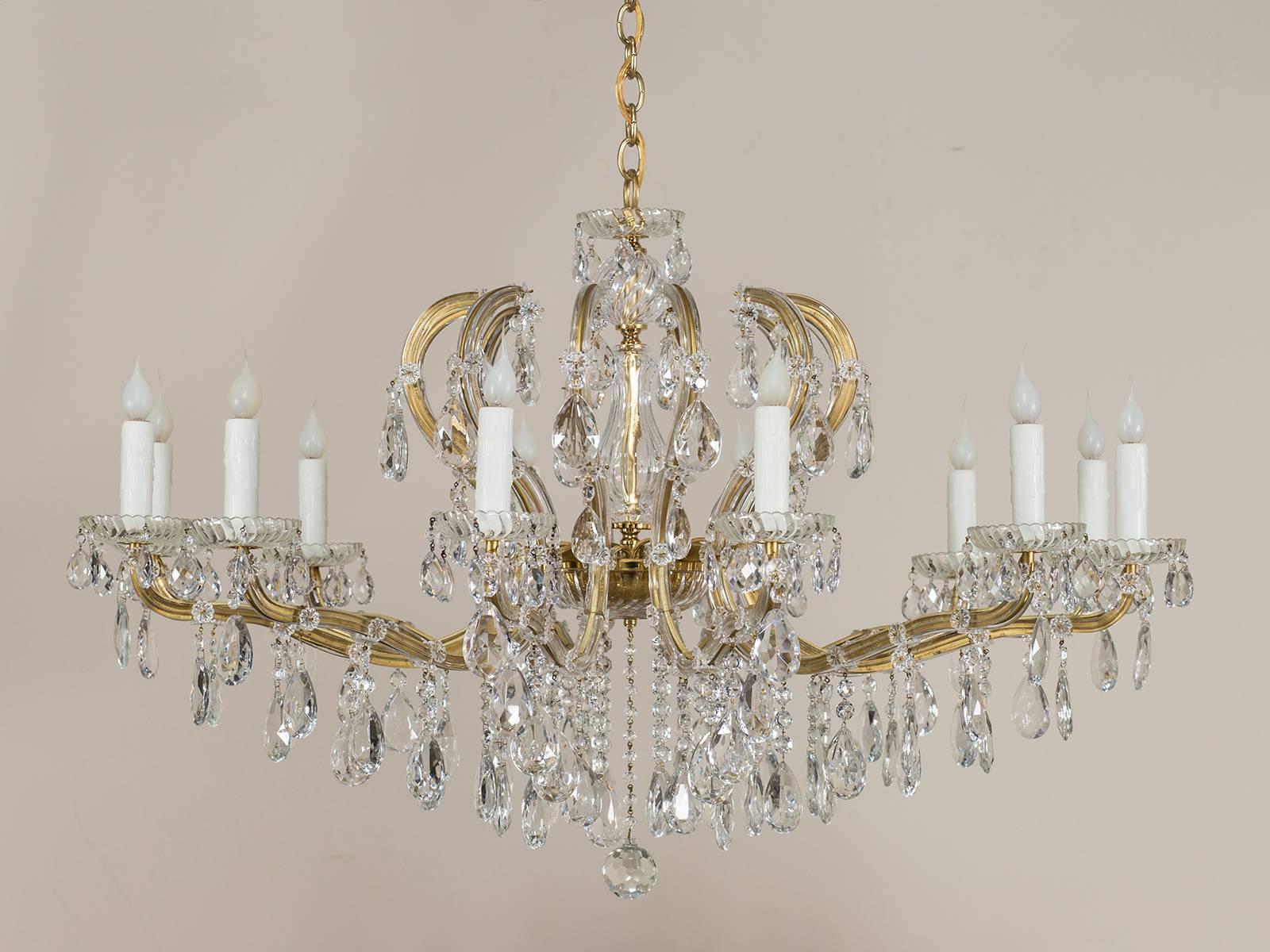 The elegant balance between the width and the height of this vintage crystal chandelier give it an especial appeal as it is perfect for rooms with a cozier feel. This type of chandelier with the metal frame that is enclosed with crystal and adorned