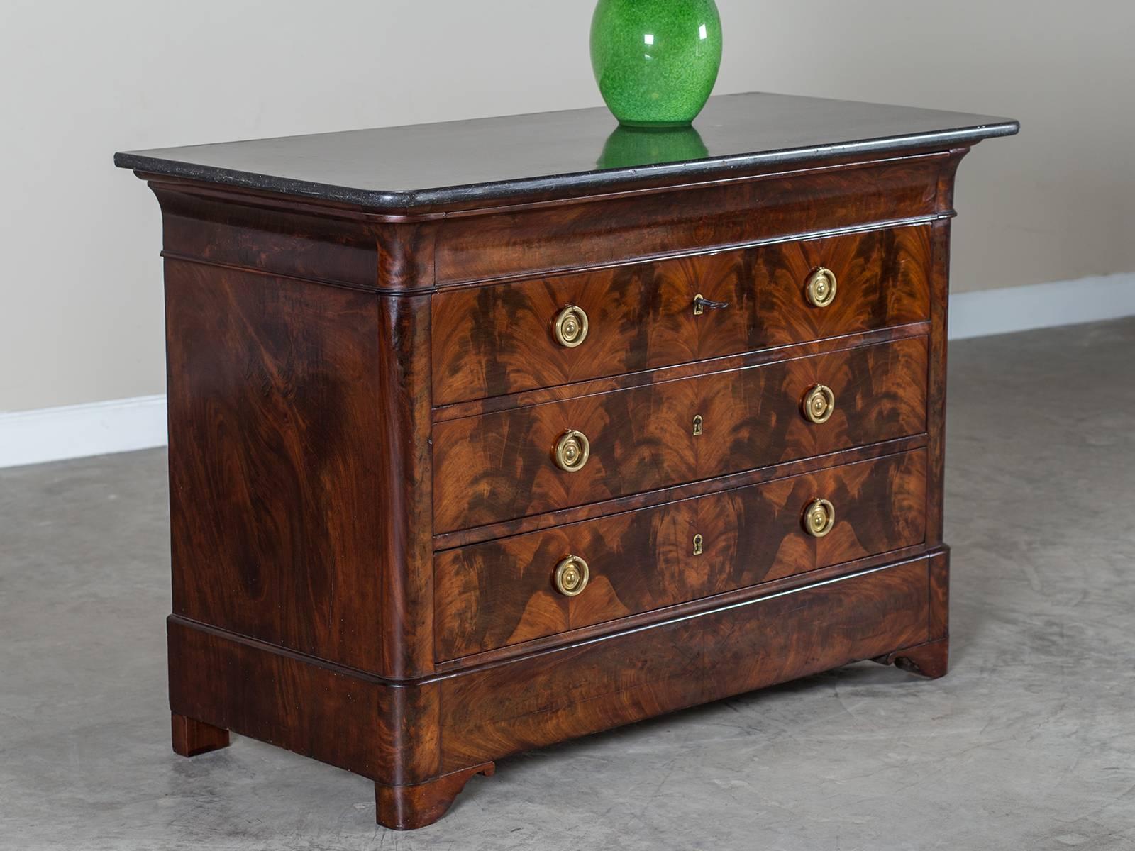The simple elegant lines of this antique French chest are quite contemporary and make it suitable for many interiors. The amazing pattern of the mahogany grain is featured across the entire façade so it appears in one vast expanse. Topped with
