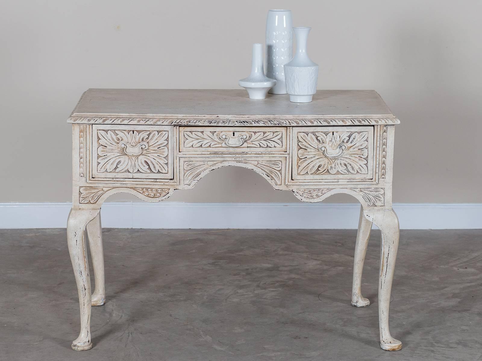 Antique English Queen Anne Style Carved and Painted Oak Side Table, circa 1850 In Excellent Condition In Houston, TX