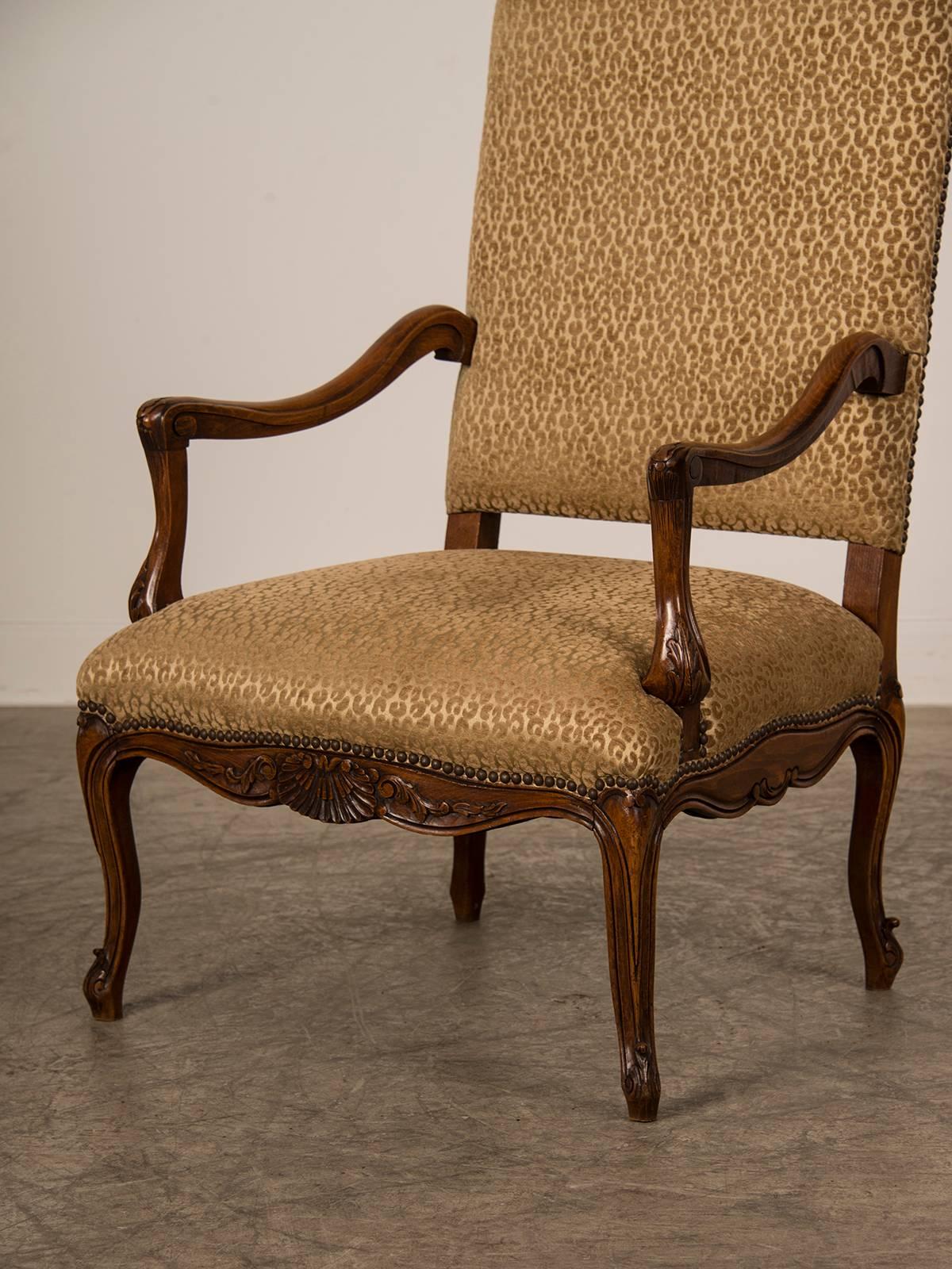 Antique French Louis XV Style Walnut Armchair ‘Fauteuil’, circa 1880 In Excellent Condition For Sale In Houston, TX