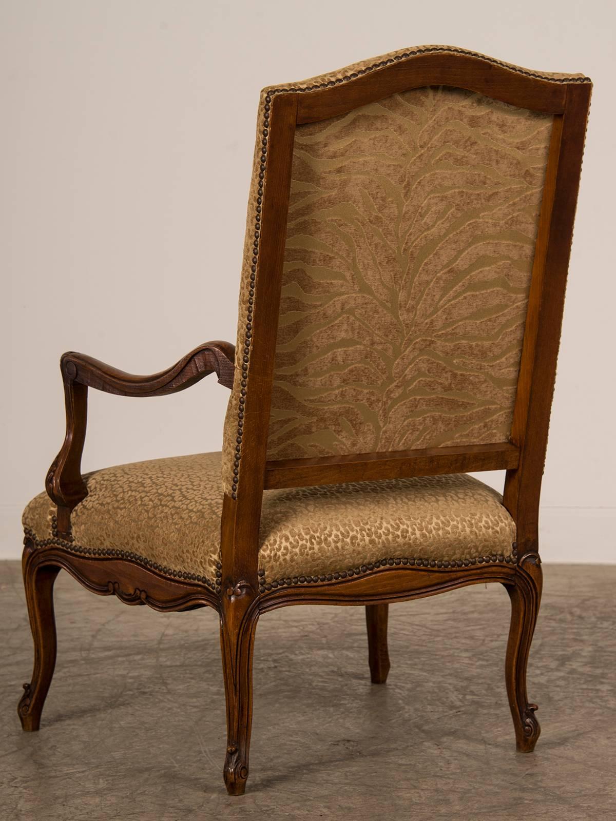 Antique French Louis XV Style Walnut Armchair ‘Fauteuil’, circa 1880 For Sale 1