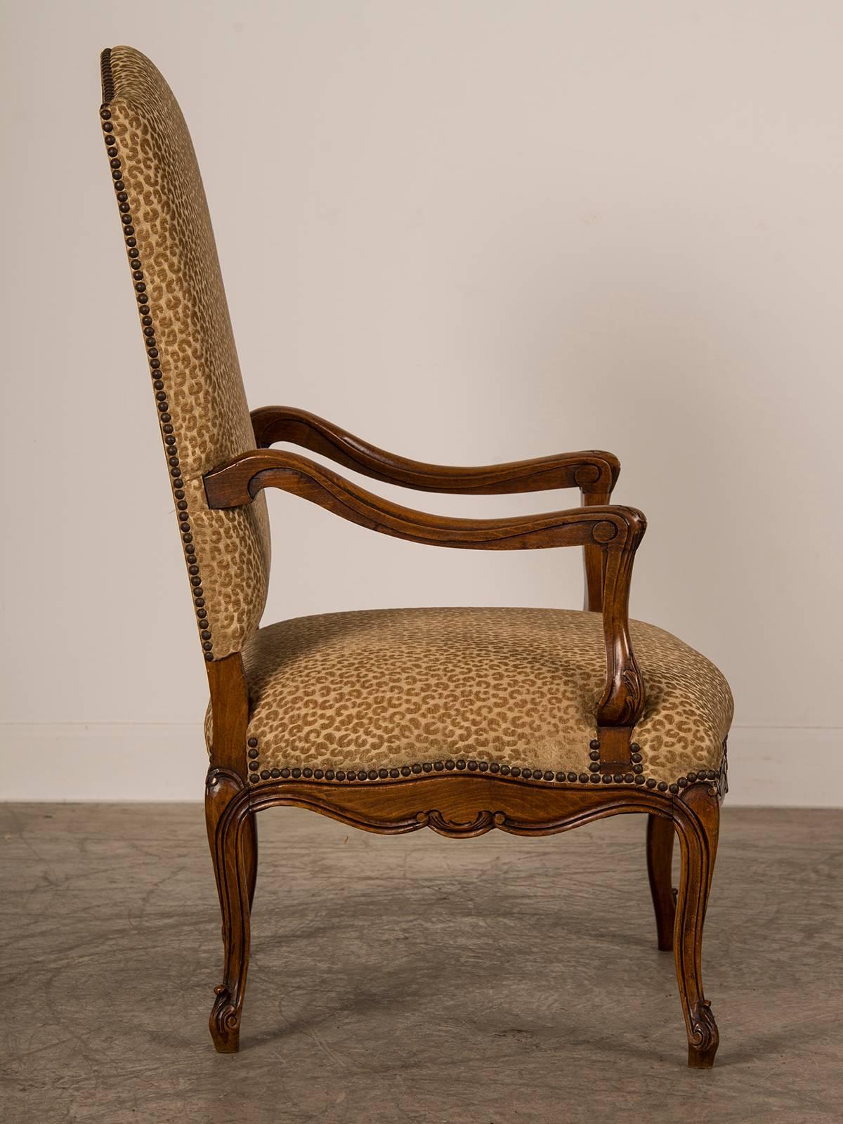 Antique French Louis XV Style Walnut Armchair ‘Fauteuil’, circa 1880 For Sale 2