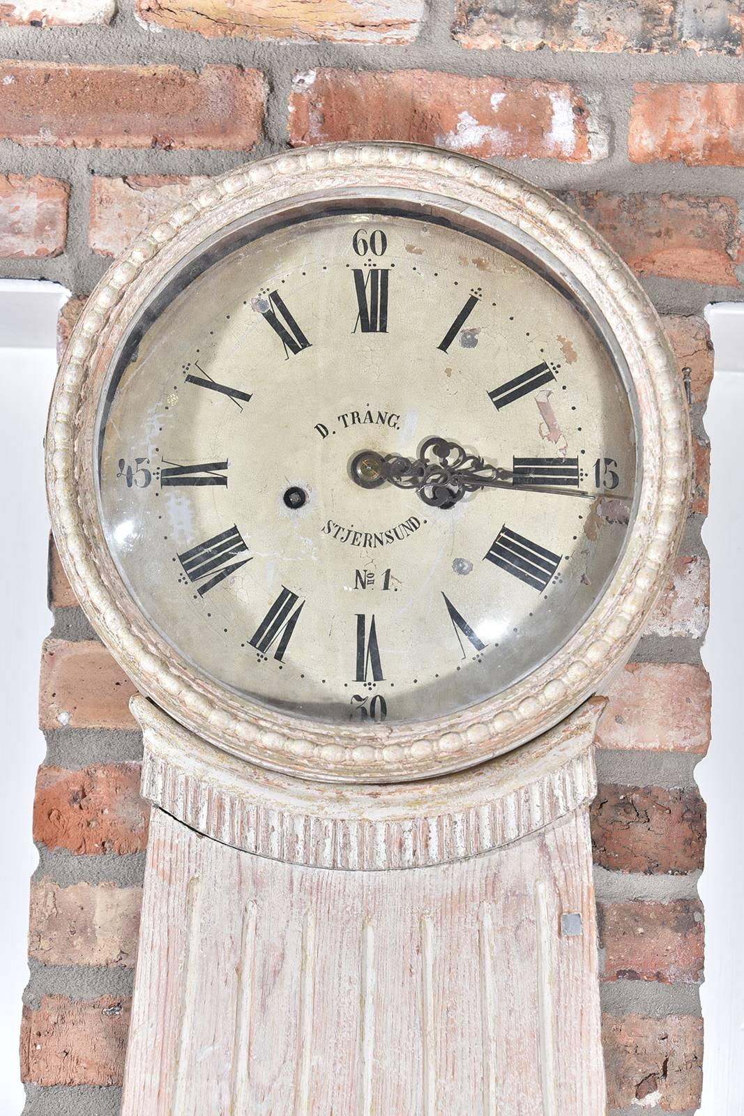Very architectural Swedish clock made in Stjernsund, circa 1800 with original paint.
 
