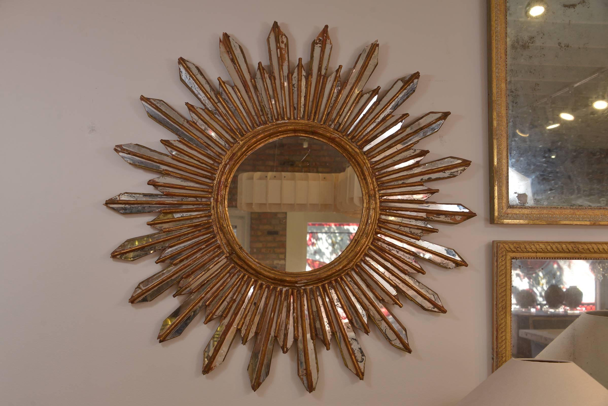 Very chic gilded Italian sunburst mirror from the 1940s.