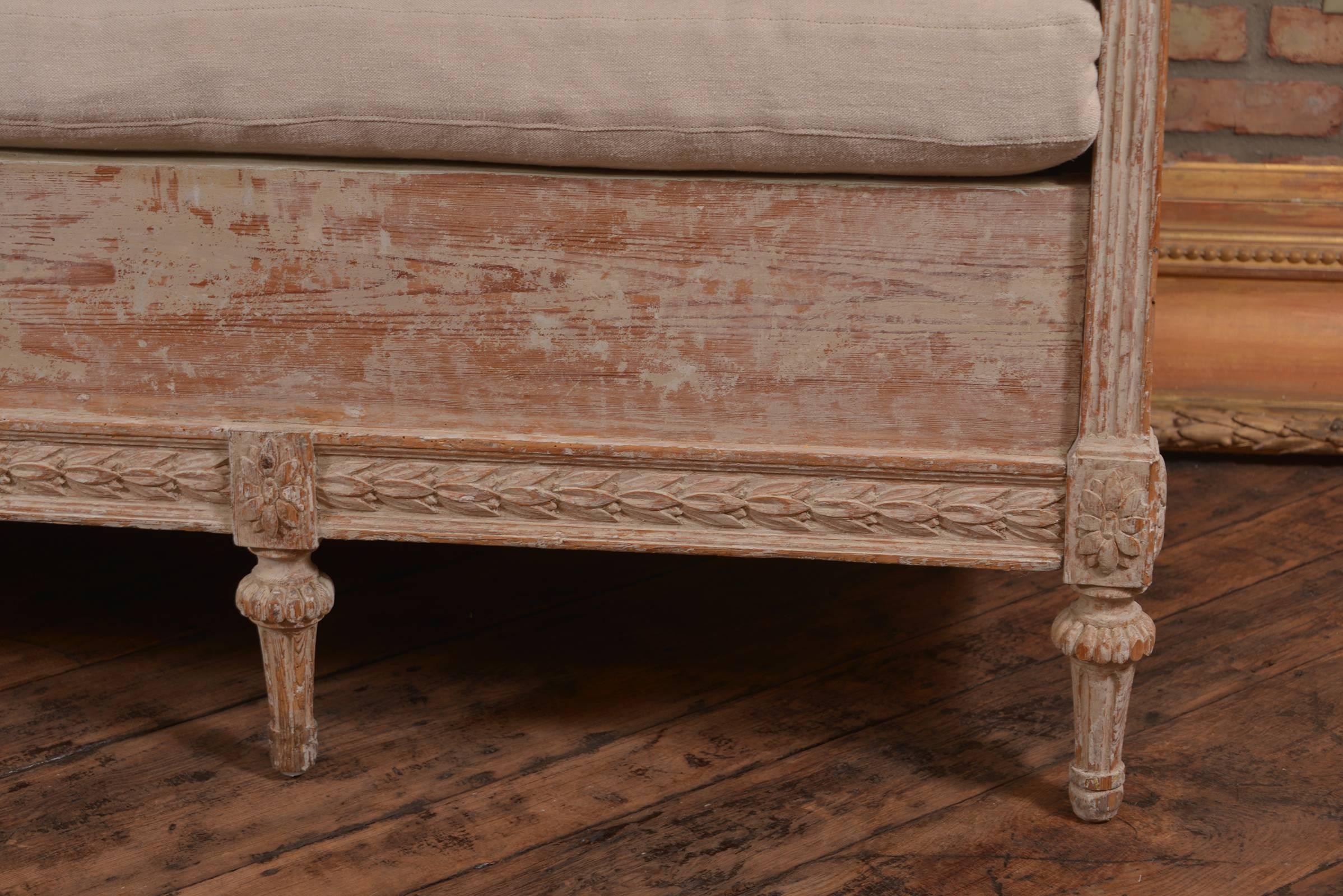 Gustavian Bench In Excellent Condition In Houston, TX