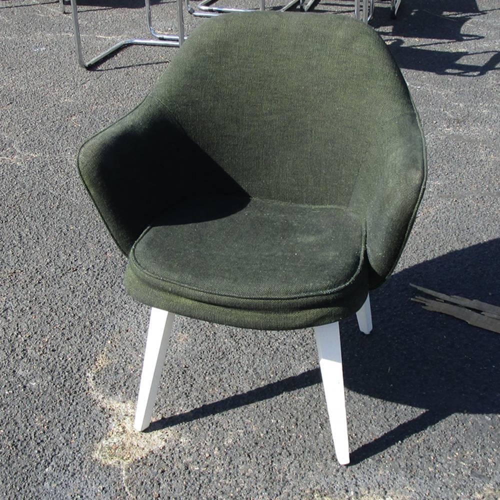 Vintage early version of Saarinen armchair 

bentwood legs base painted white 

original green fabric upholstery.

Reupholstery recommended.