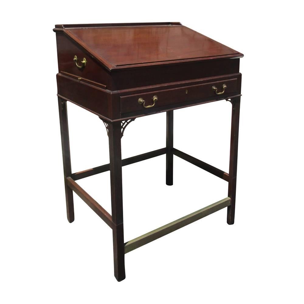 Vintage T448 stand-up mahogany desk by Kittenger.

Stand up desk. Features a gallery slant top with mahogany surface.
Locking drawer with partitions. The side of the desk features pull-out tablet/slides. Brass pulls and details.