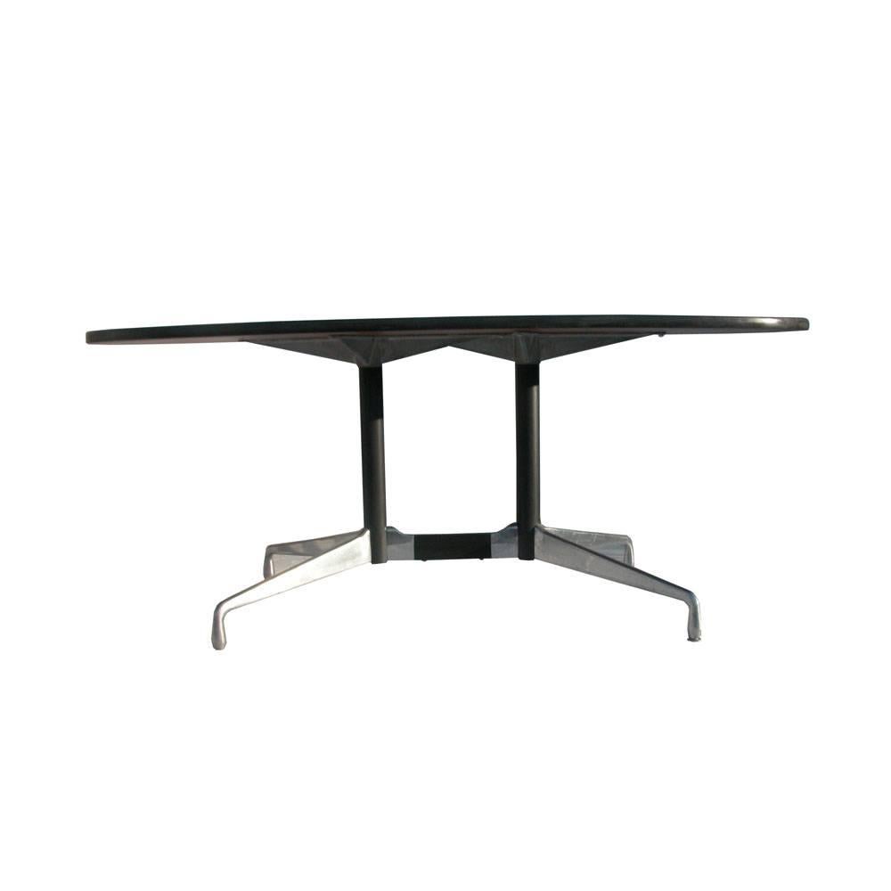 5 feet Eames racetrack dining table.
 1964 design.

This is an 5 feet long racetrack shaped dining table designed by Charles and Ray Eames for Herman Miller. The table has a laminate top, resting on the standard Eames segmented aluminum base with