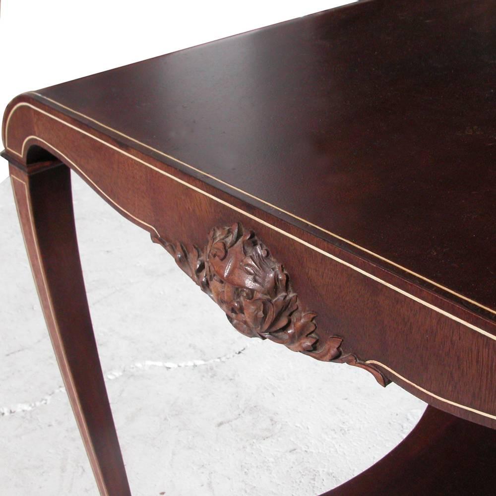 20ième siècle Table ancienne Art Nouveau à deux niveaux en vente