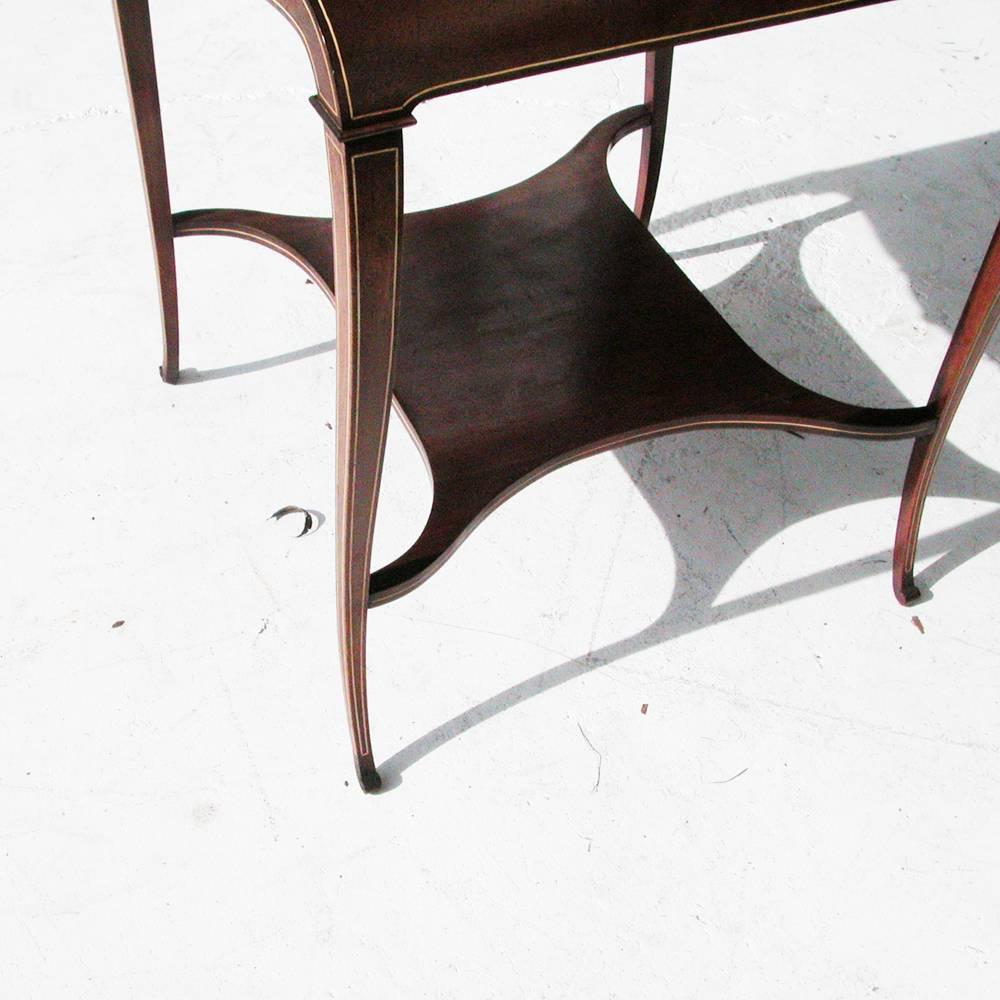 Acajou Table ancienne Art Nouveau à deux niveaux en vente