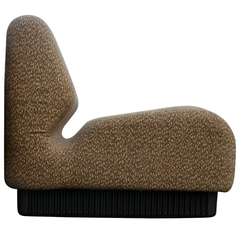 Herman Miller.

Don Chadwick.

Vintage Herman Miller Don Chadwick lounge. 

This fully upholstered, molded foam module has a black molded base. 
Modules link together in any combination. 
16 available. Price is for one.
 
 