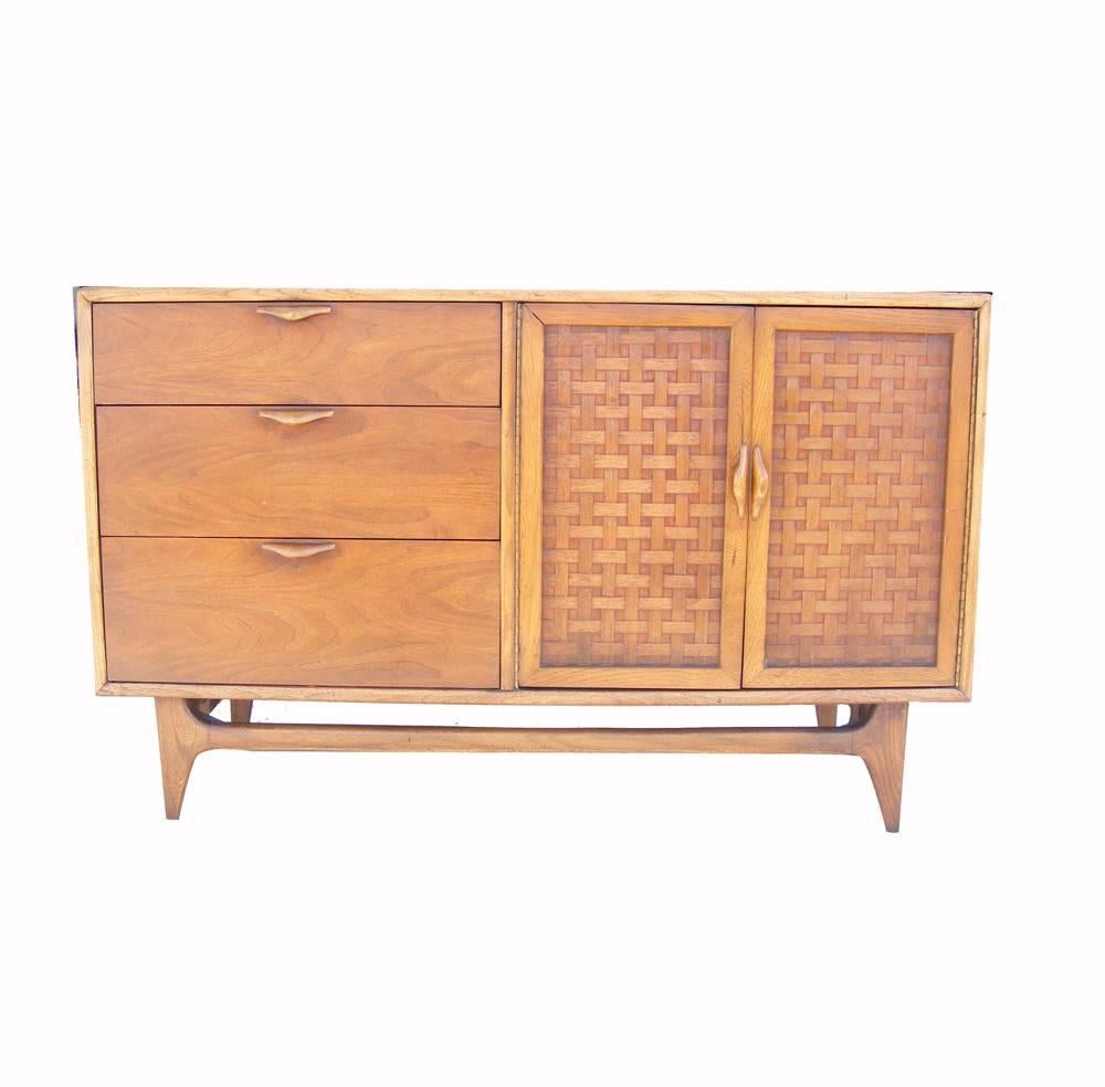 Lane

Warren Church

 Lane Credenza 

Mid-Century Modern credenza by Warren Church for Lane Furniture. Walnut with three drawers and two basket weave cabinet sections with a drawer inside each. Beautiful pulls. 
   
 
 