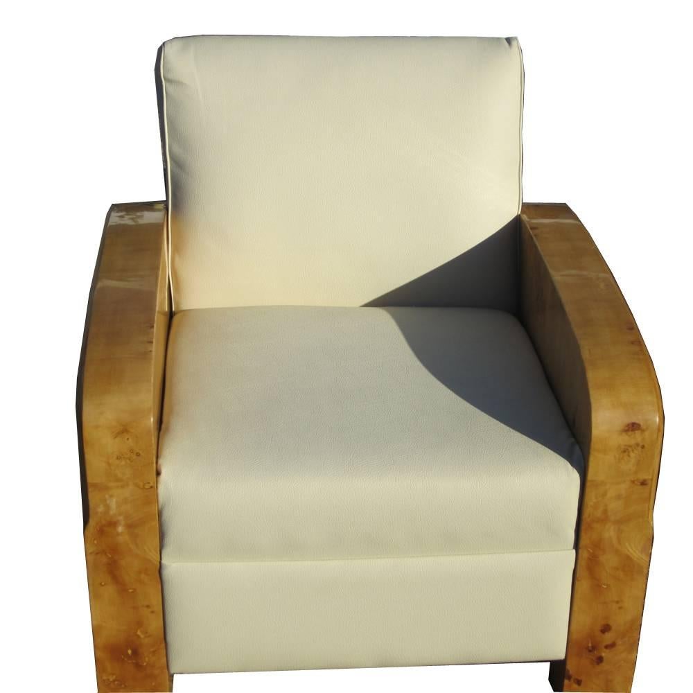 Pair of burled maple Art Deco style lounge chairs with white leather upholstery.

Measure: Width 31.5 in, depth 31 in, height 32 in, seat height 18 in.