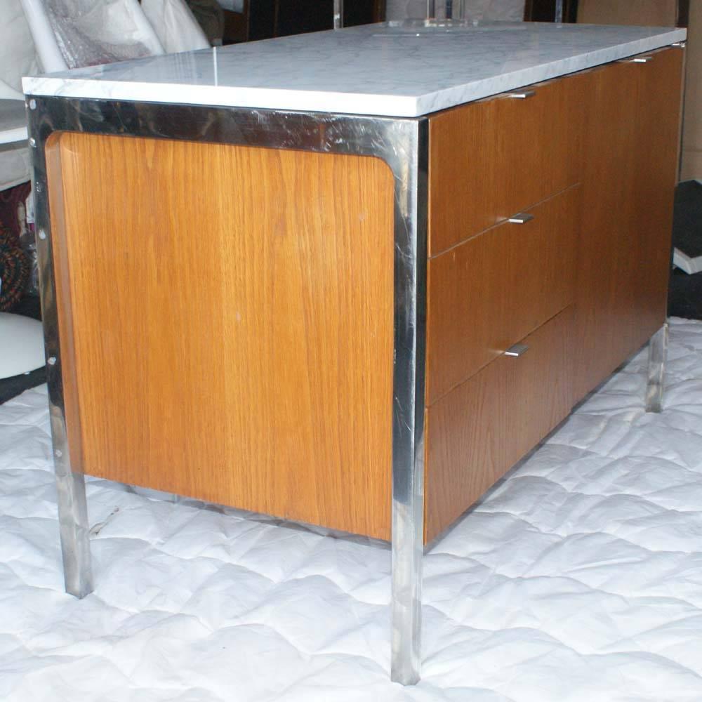 Vintage Florence Knoll Style Carrara Marble and Chrome Cabinet  In Good Condition In Pasadena, TX