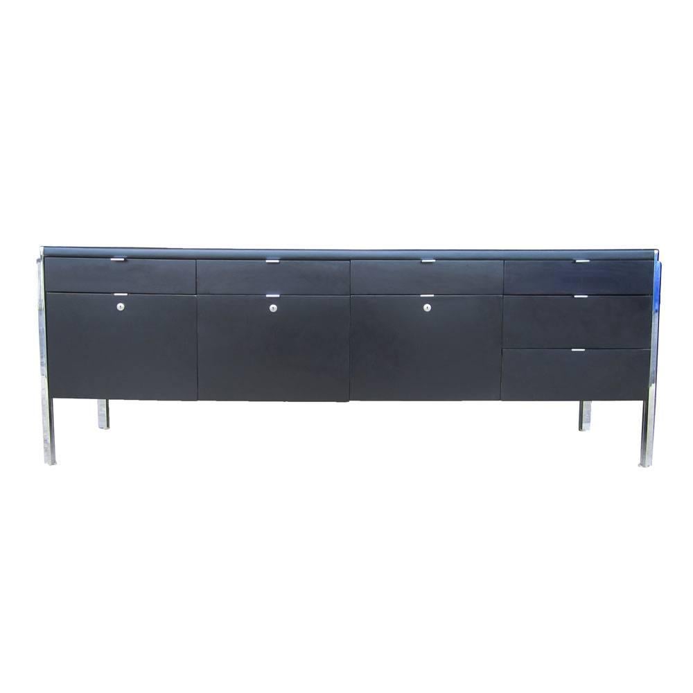 Stow Davis
 

A vintage Stow Davis credenza with a leather top and chrome legs. This large storage unit has six small pencil drawers and three filing drawers.

Measures: Width 74