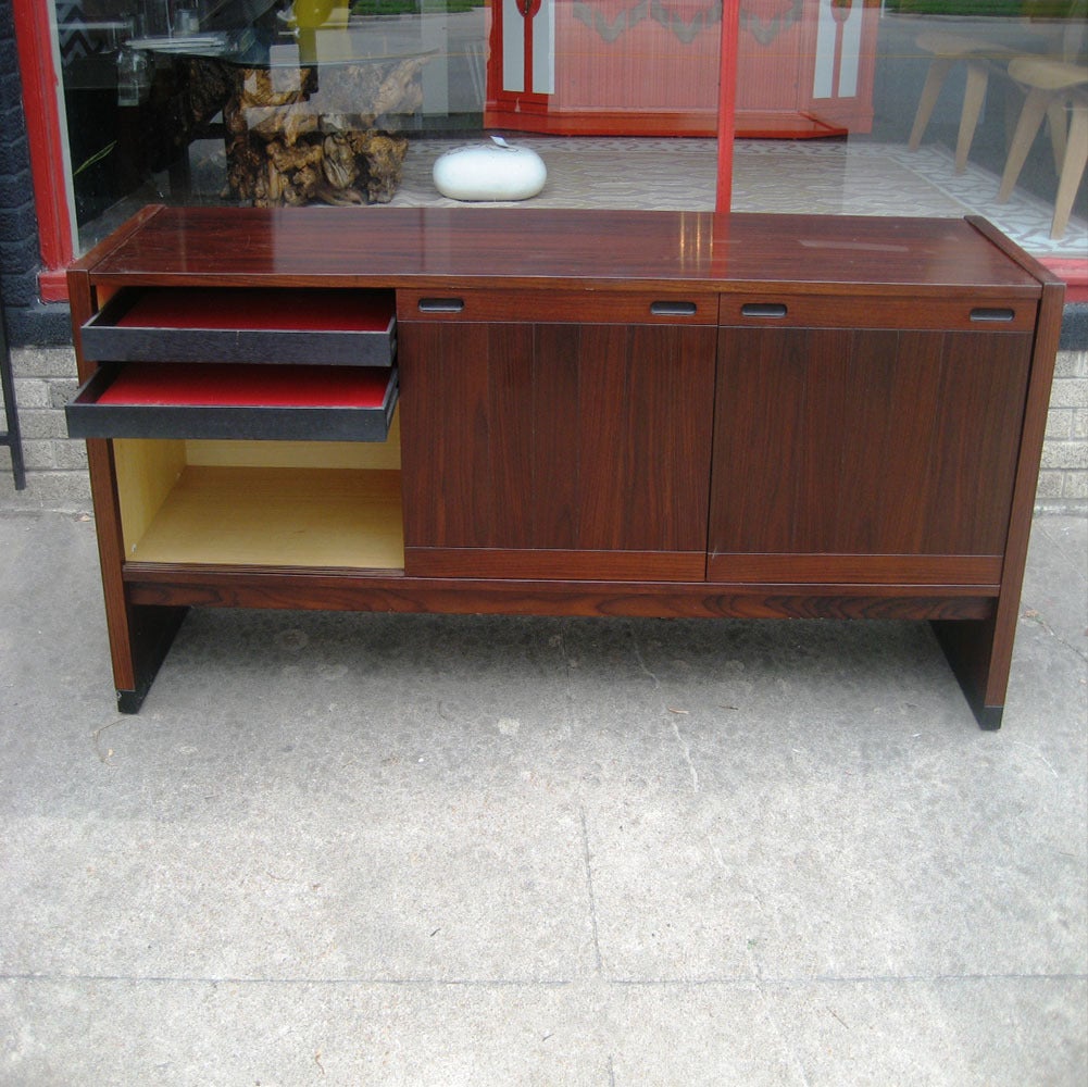 Danish Vintage Mid-Century Modern Dyrlund  Rosewood Credenza For Sale