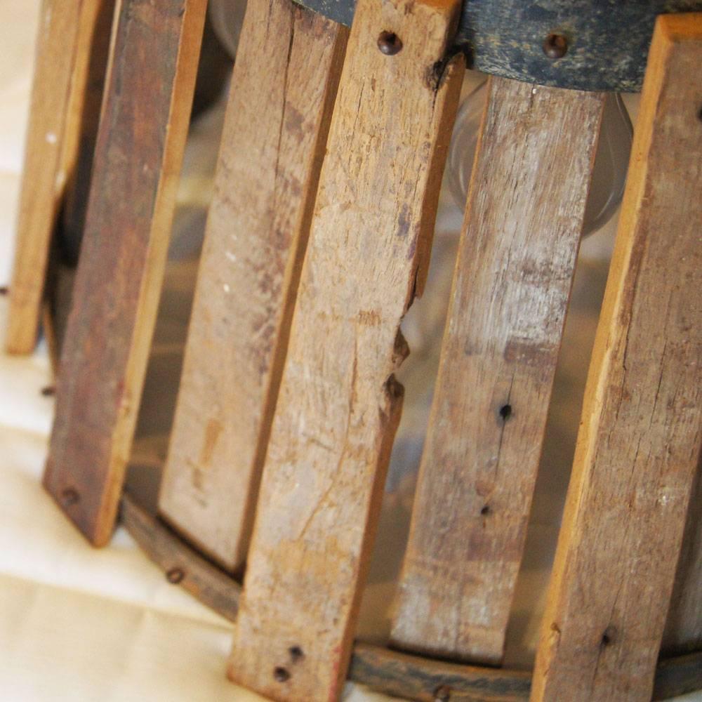 Plafonnier industriel ancien en bois et métal suspendu Bon état - En vente à Pasadena, TX