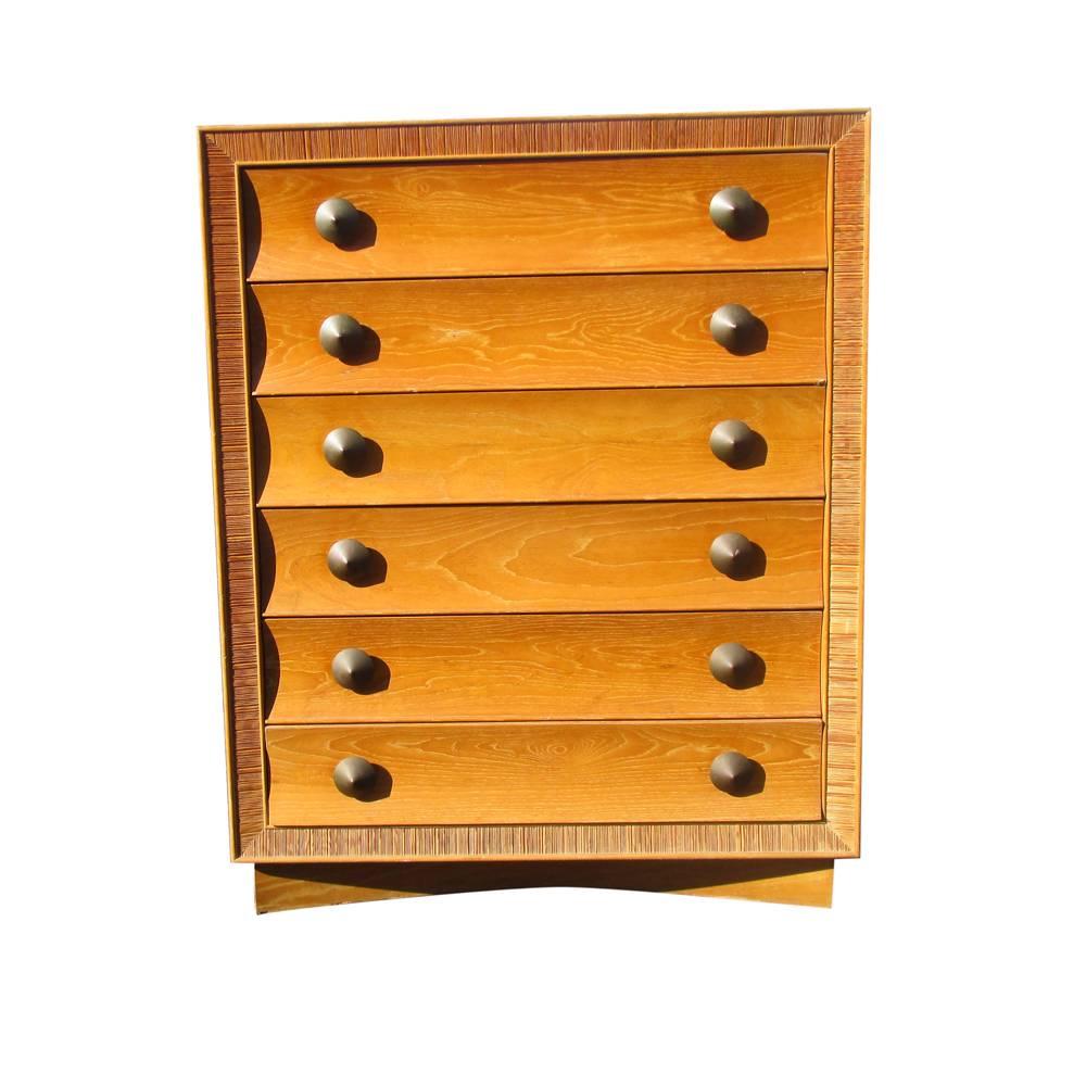 Vintage Gentleman chest or dresser designed by Paul Frankl for Brown Saltman. Six drawers featuring large brass pulls provide ample storage space.
Combed oak trim 
Oak and brass.