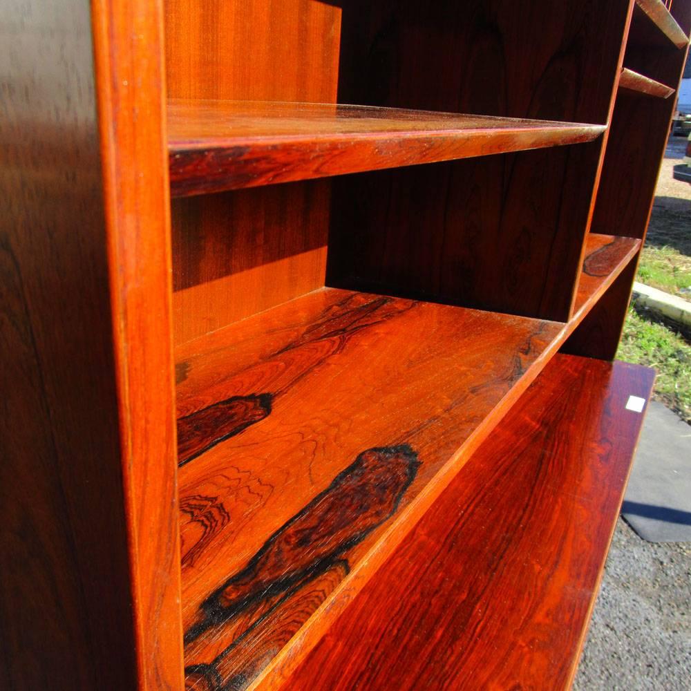 Vintage Danish Rosewood bookcase wall unit by Poul Hundevad  In Good Condition In Pasadena, TX
