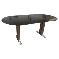 Mesa Racetrack John Geiger de 72" de acero cepillado y granito