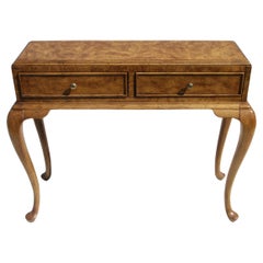 Mesa de escritorio estilo Queen Anne 1970s American of Martinsville Burl