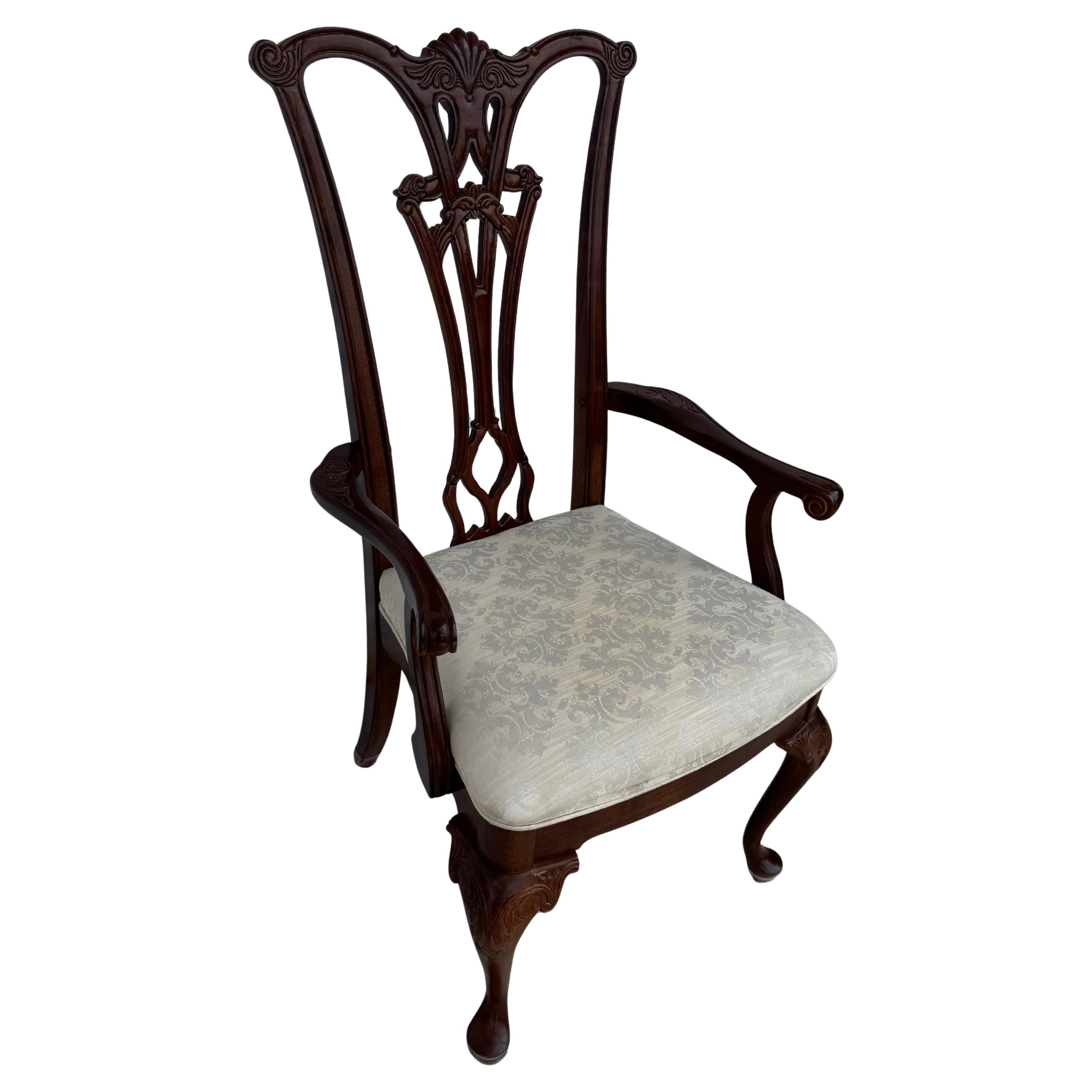 Chaise à bras de style Chippendale