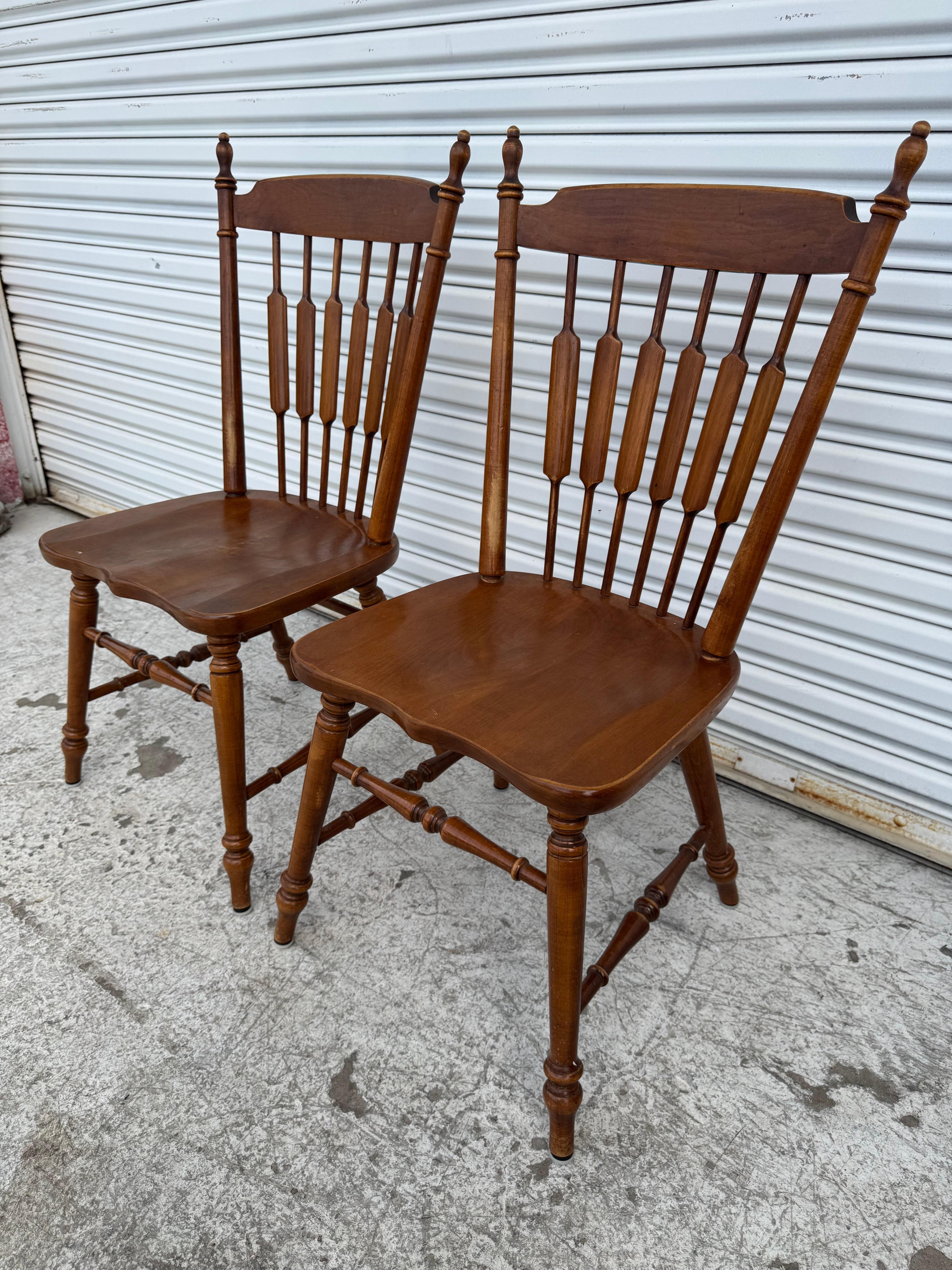 Paar Tell City Furniture Hard Rock Maple Cattail Back Esszimmerstühle (amerikanisch) im Angebot