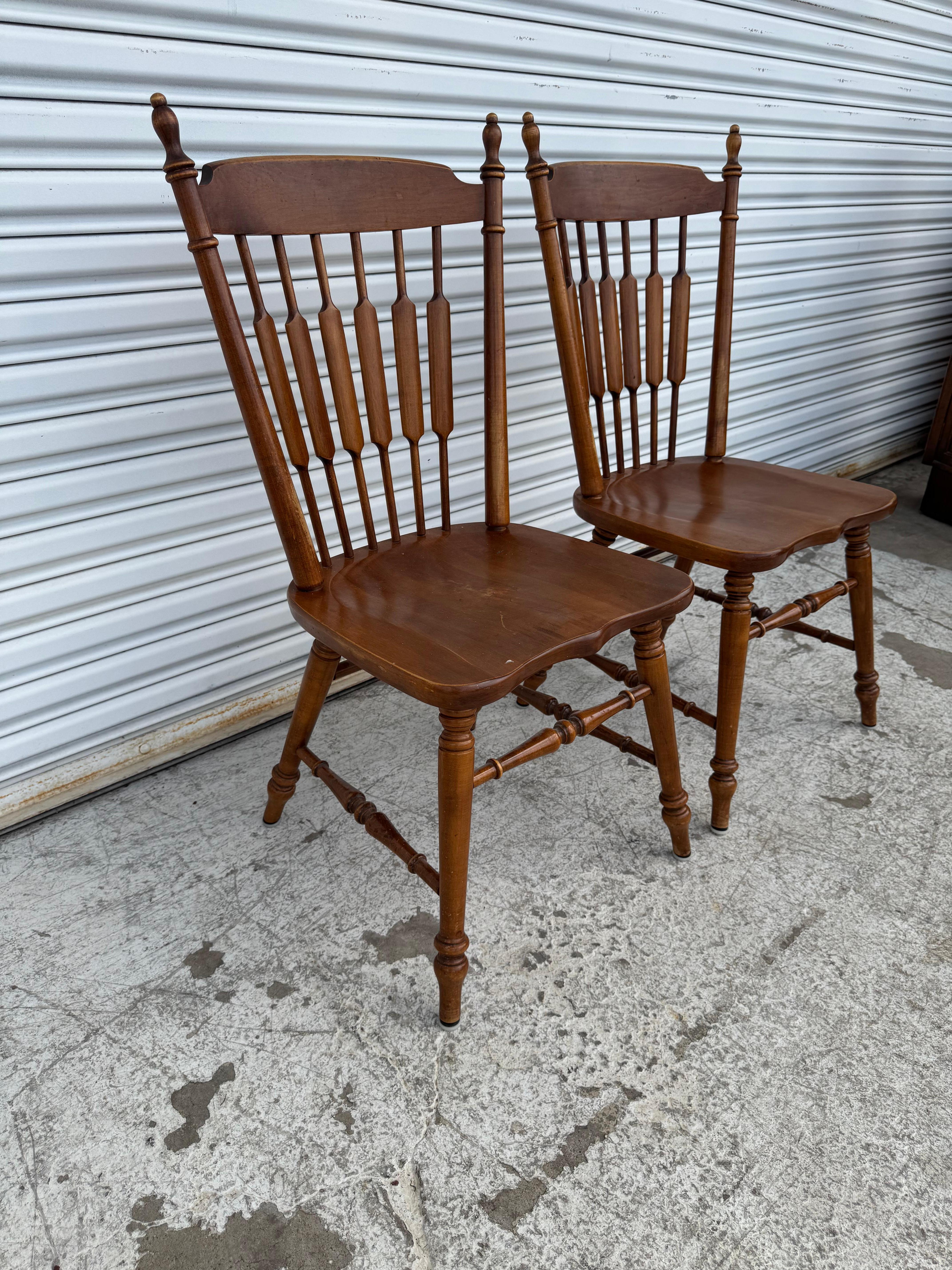 Paar Tell City Furniture Hard Rock Maple Cattail Back Esszimmerstühle im Zustand „Gut“ im Angebot in Pasadena, TX