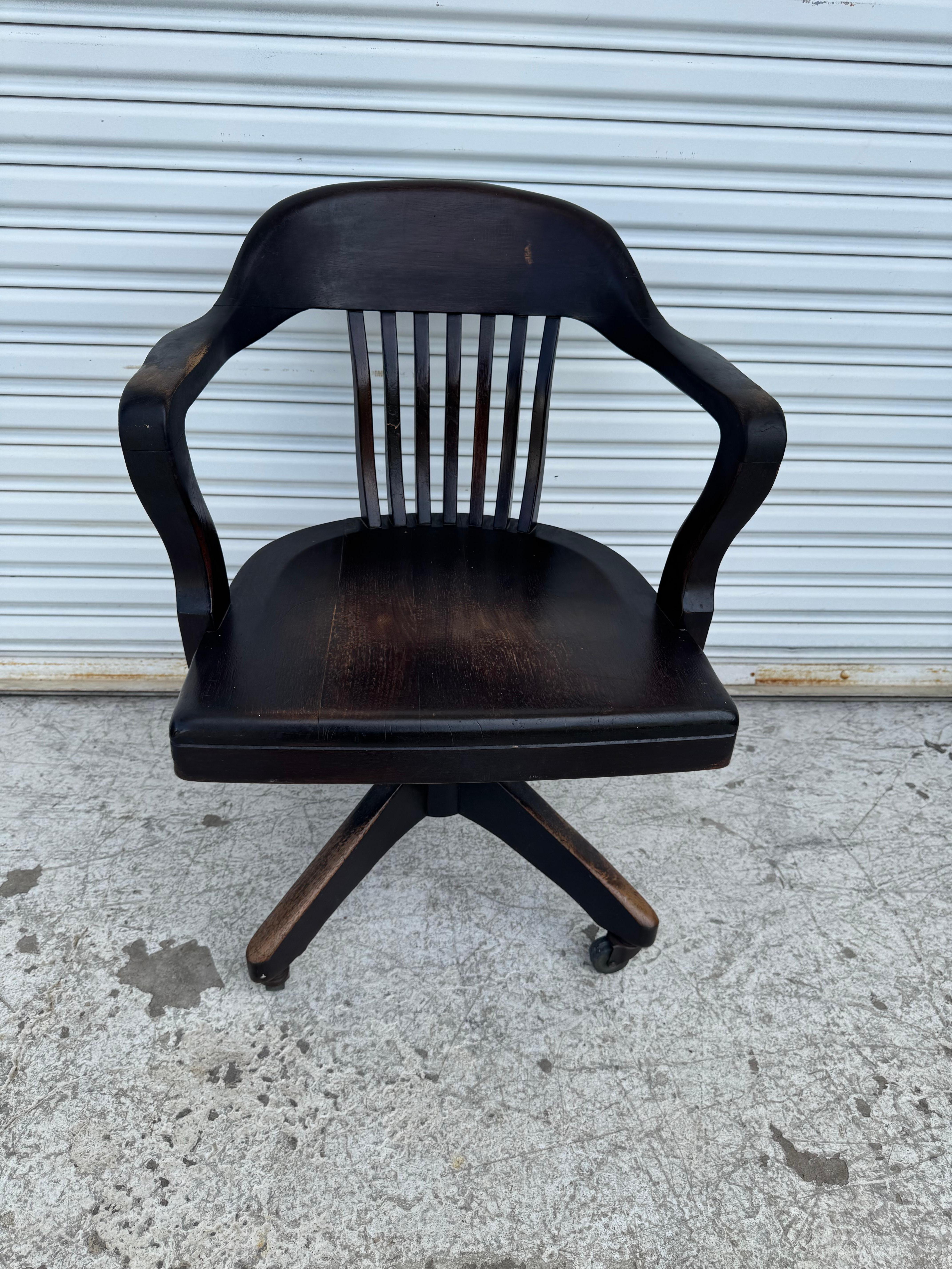 American Craftsman Chaise de bureau pivotante en chêne ancien du début du 20e siècle en vente