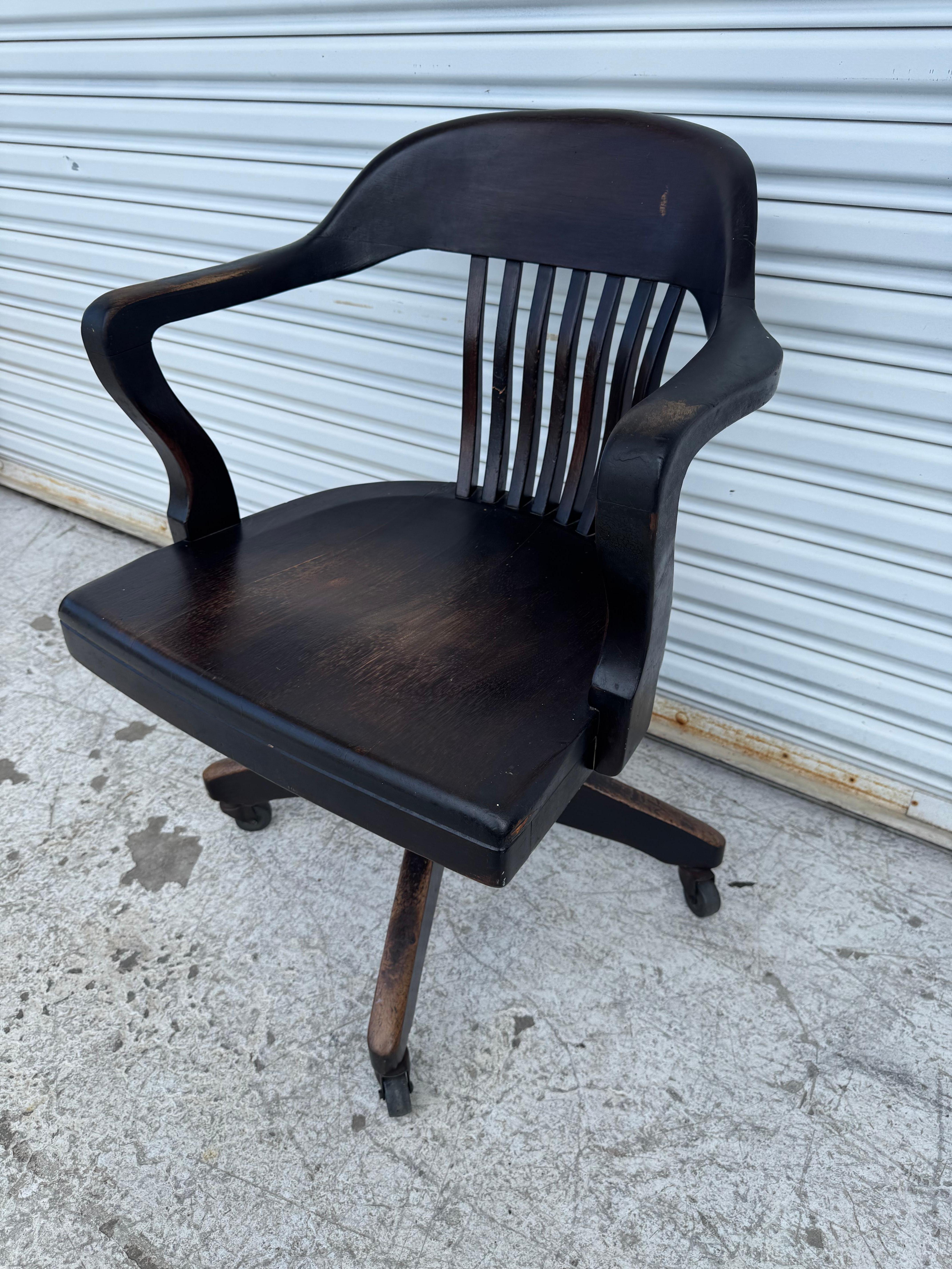 Chaise de bureau pivotante en chêne ancien du début du 20e siècle Bon état - En vente à Pasadena, TX