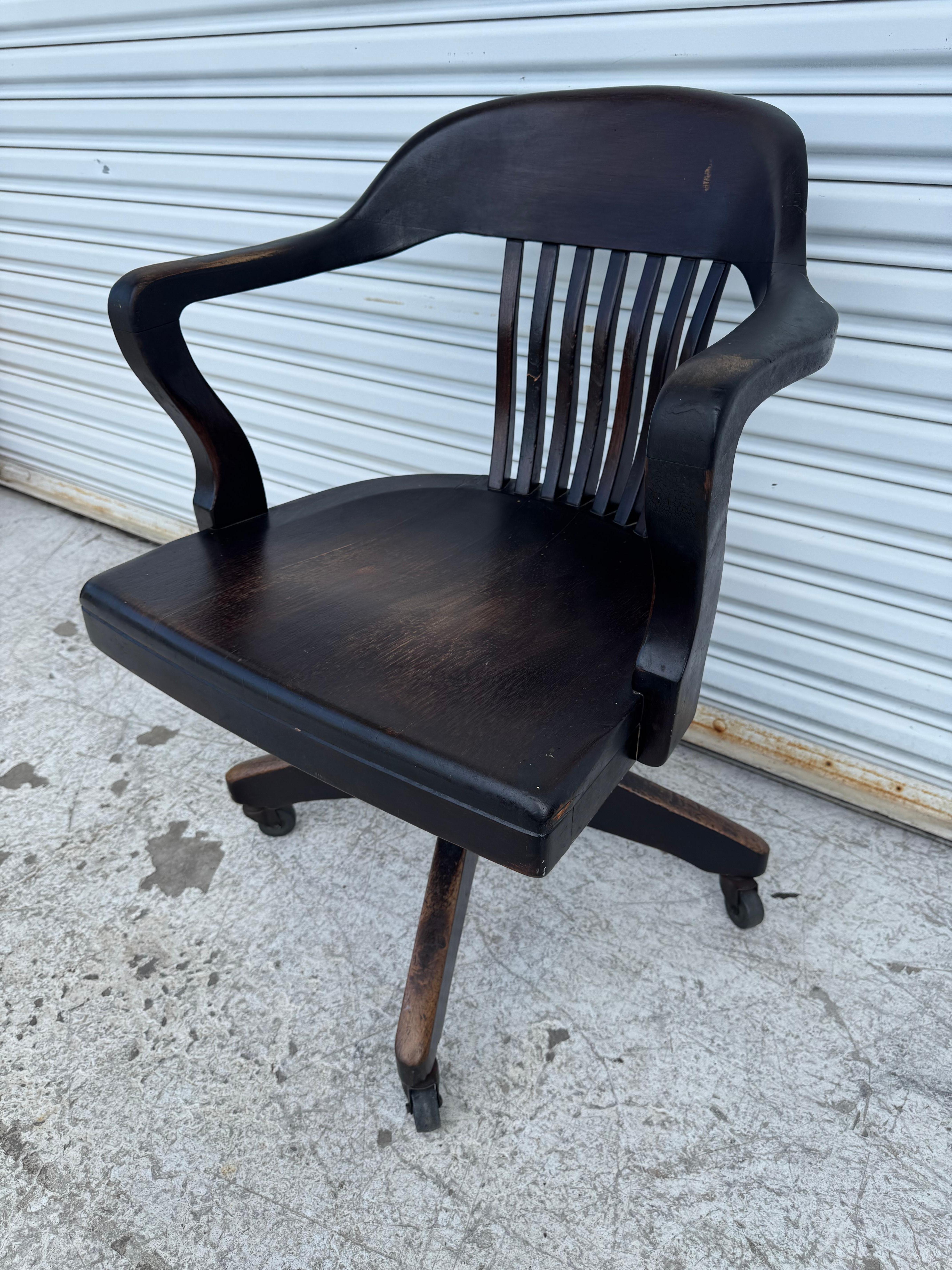 20ième siècle Chaise de bureau pivotante en chêne ancien du début du 20e siècle en vente