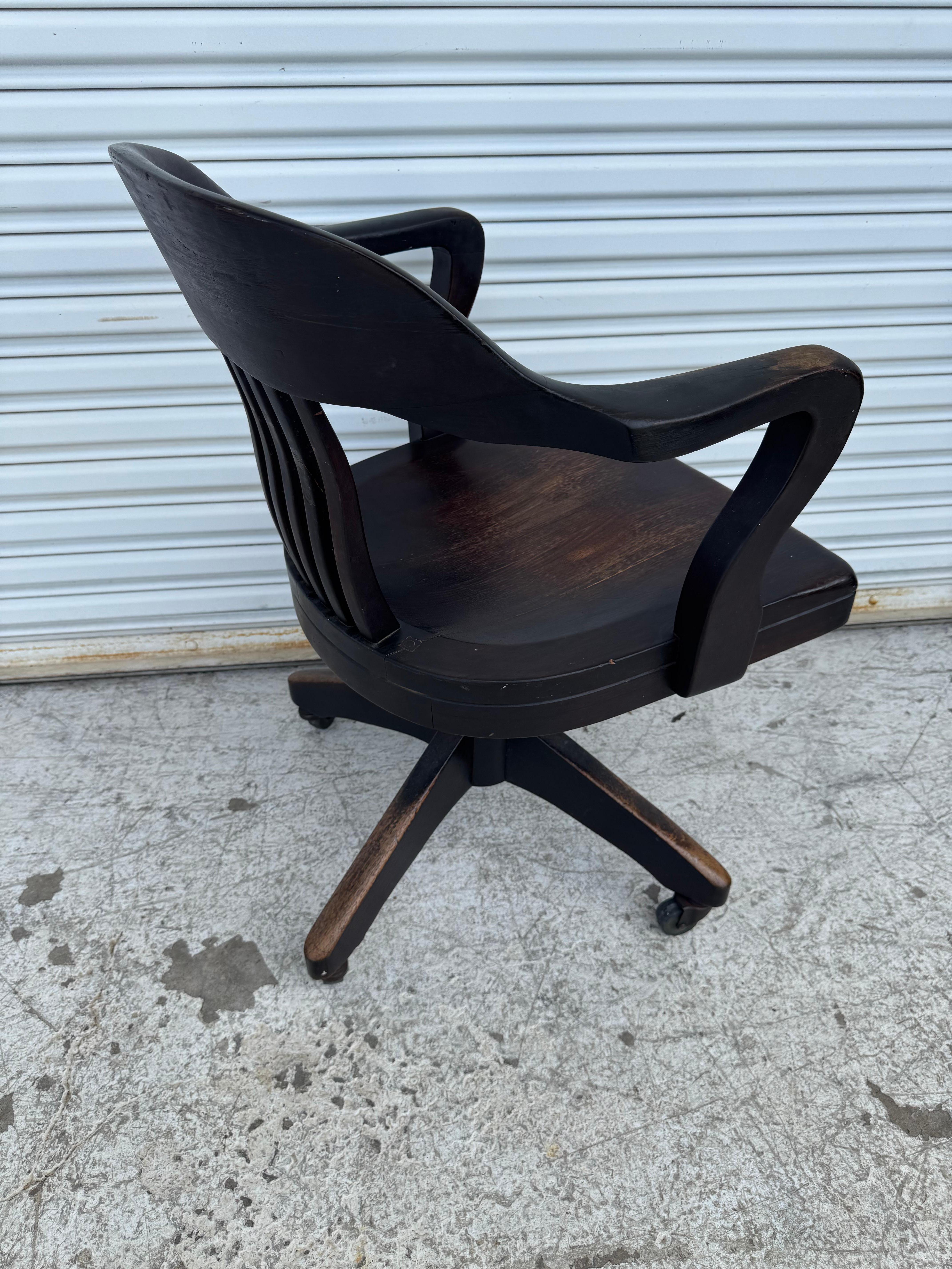 Chaise de bureau pivotante en chêne ancien du début du 20e siècle en vente 1