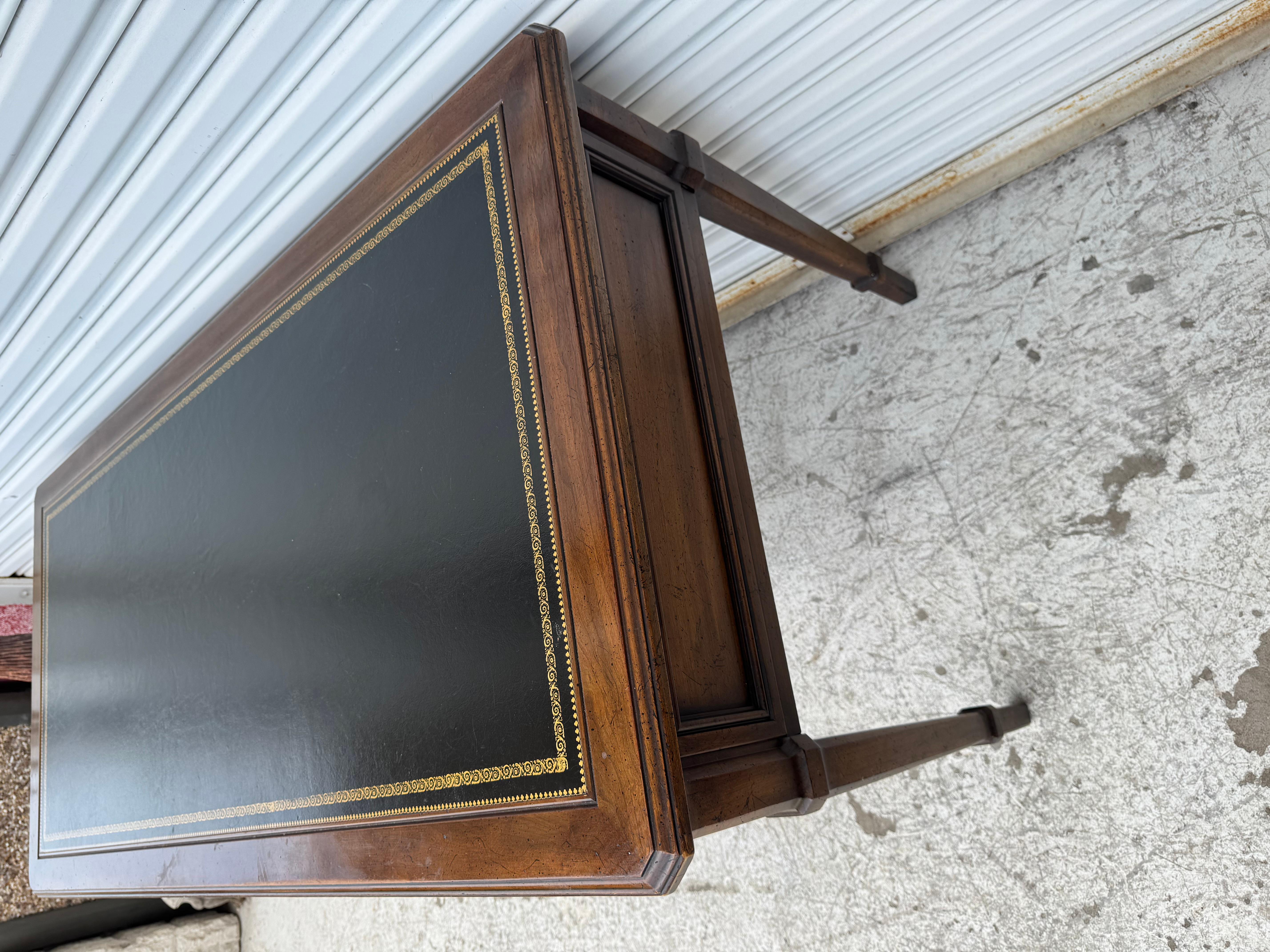 Vintage French Provincial 1970's Sligh Lowry Lederplatte Schreibtisch im Angebot 4