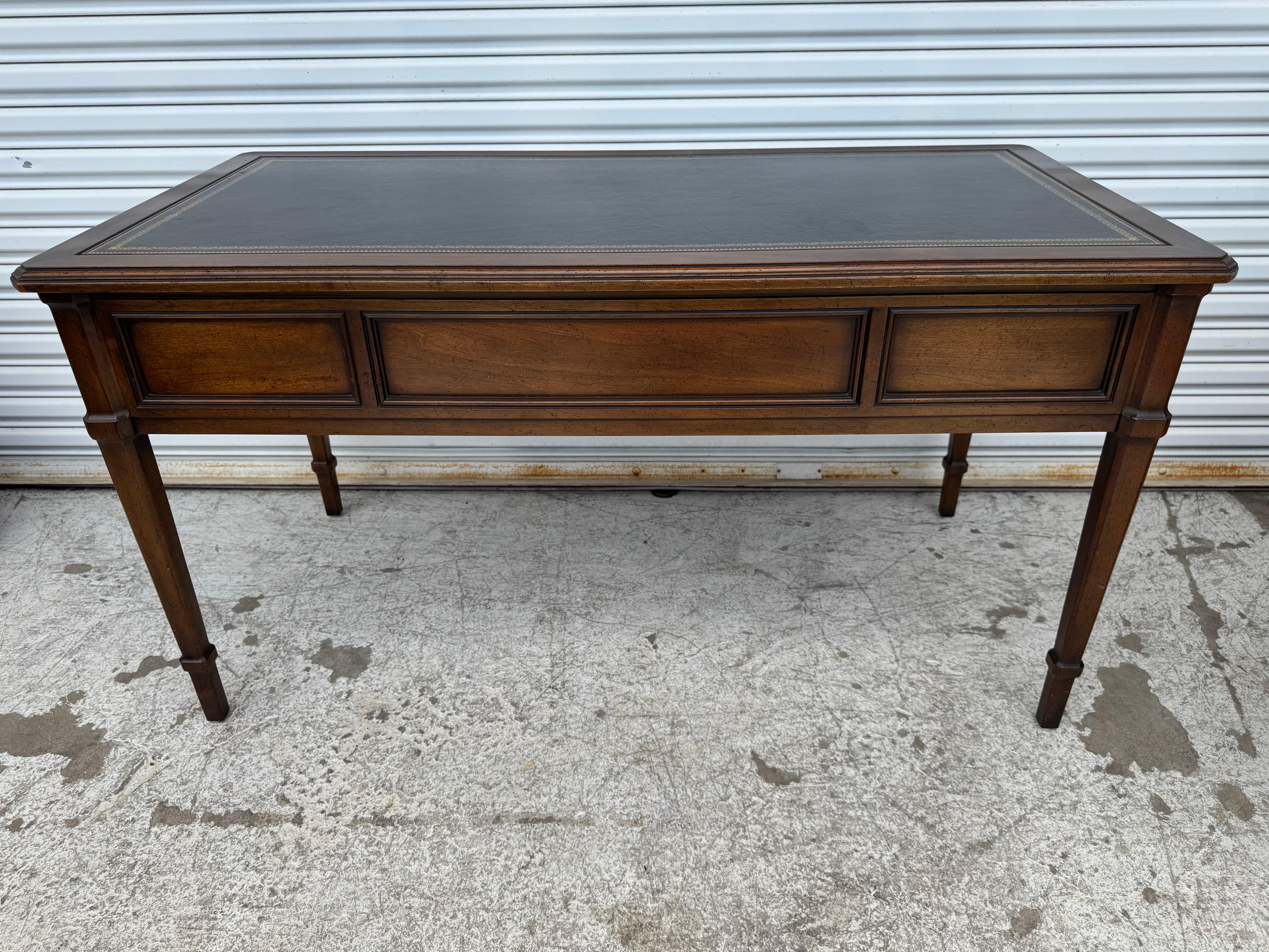 Vintage French Provincial 1970's Sligh Lowry Lederplatte Schreibtisch im Angebot 5
