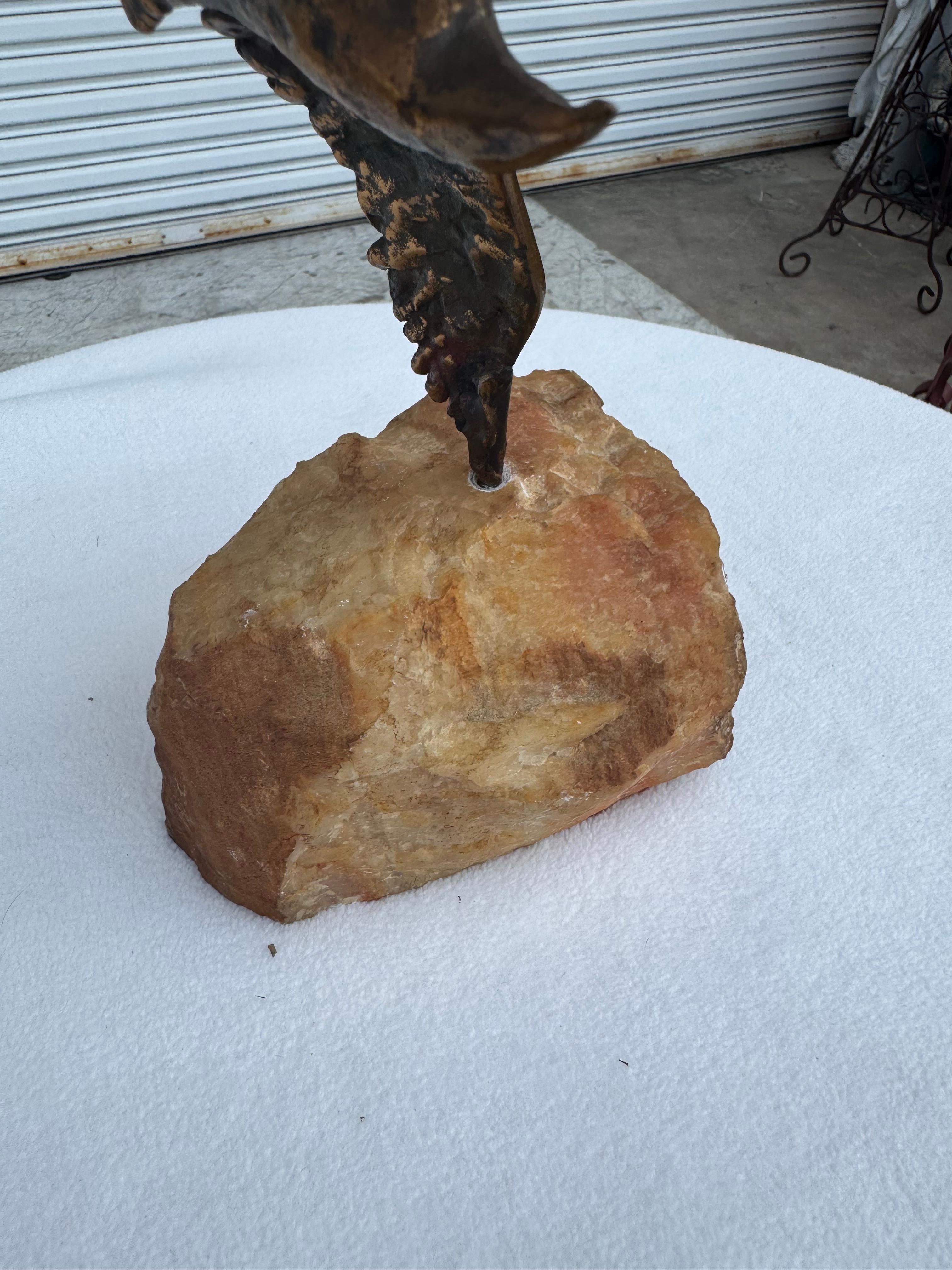 Scultura in bronzo e pietra di Curtis Jere con tre uccelli in volo in vendita 2