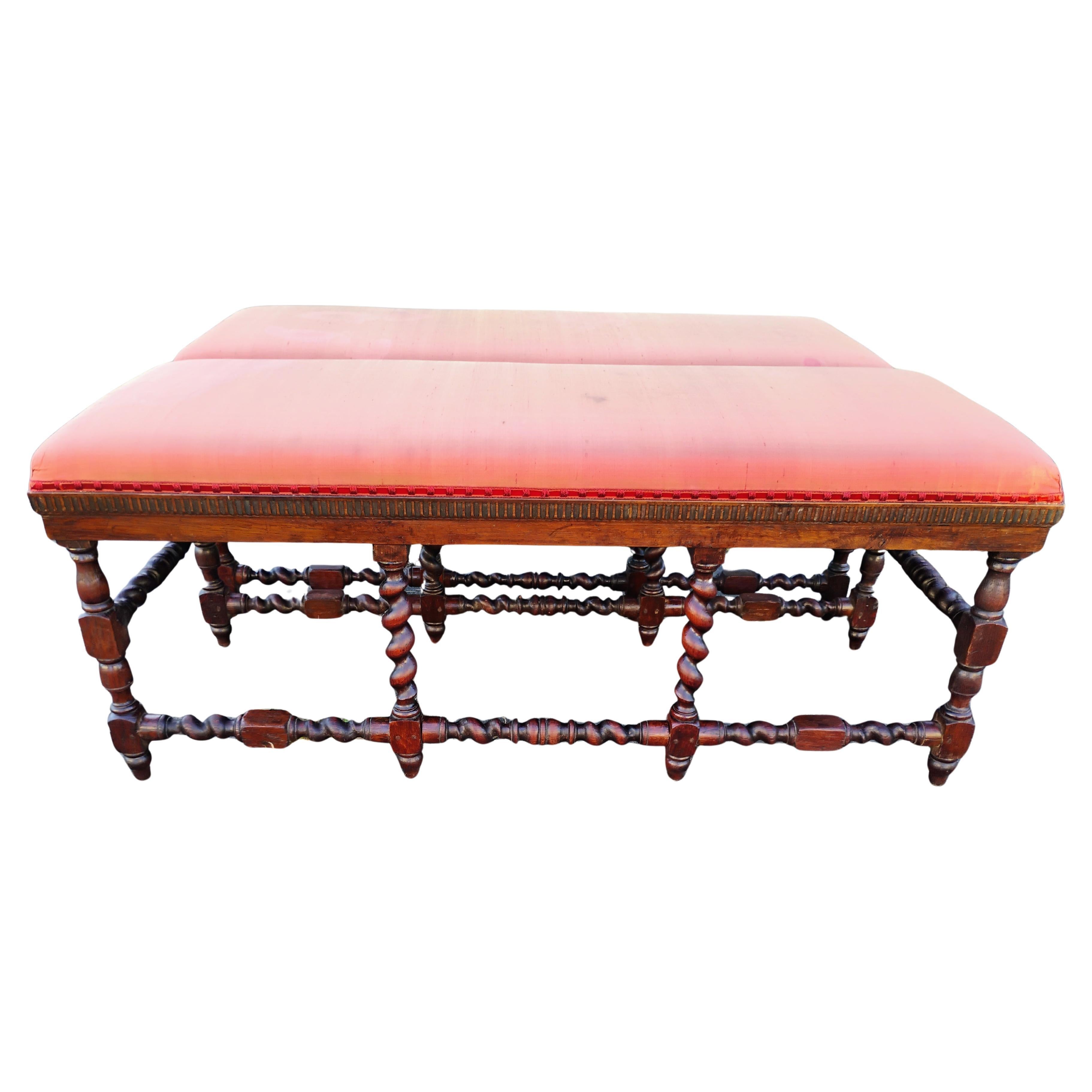 Coppia di panche in legno di Oak Oak del XVIII secolo Luigi XIV, finemente lavorate