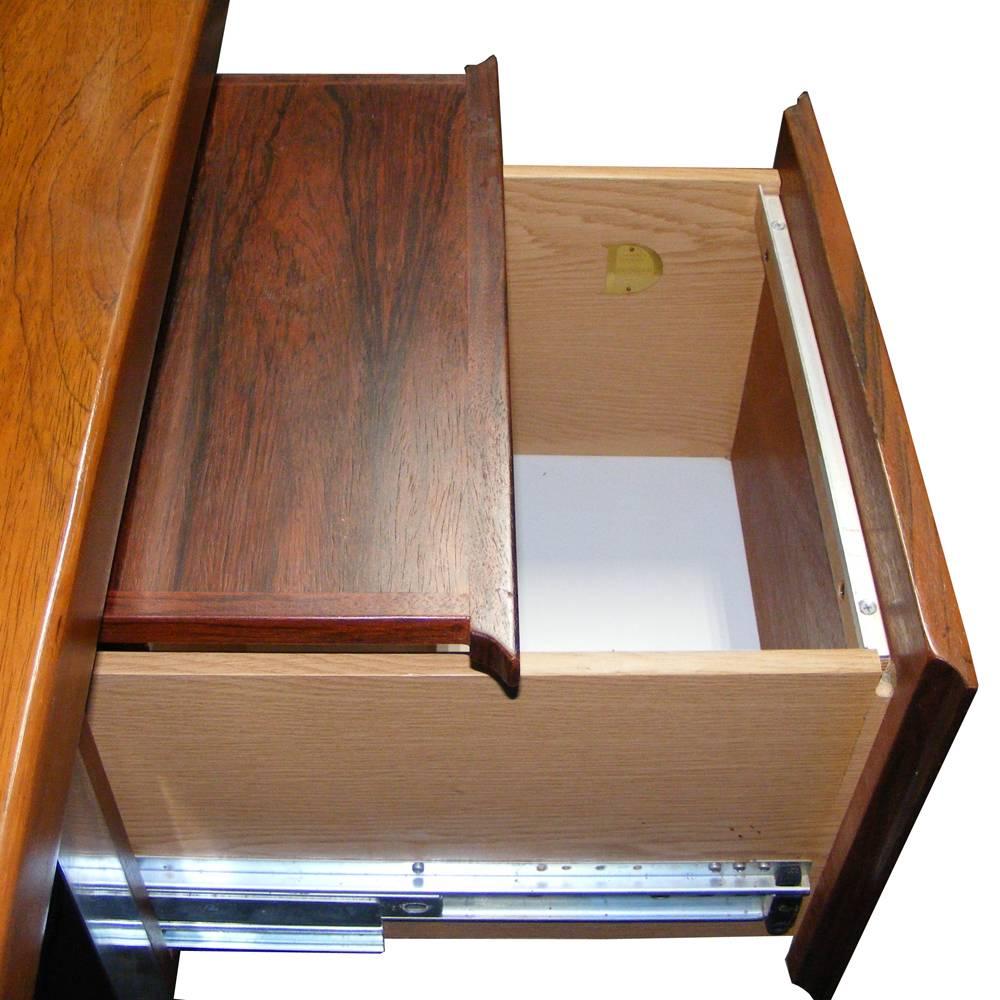 Dunbar Roger Sprunger Schreibtisch aus Palisanderholz und Edelstahl (Ende des 20. Jahrhunderts) im Angebot