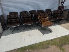 11 poltrone direzionali di Charles Pollock per Knoll, in pelle marrone
