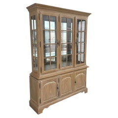 Drexel Chatham Oaks China Hutch.